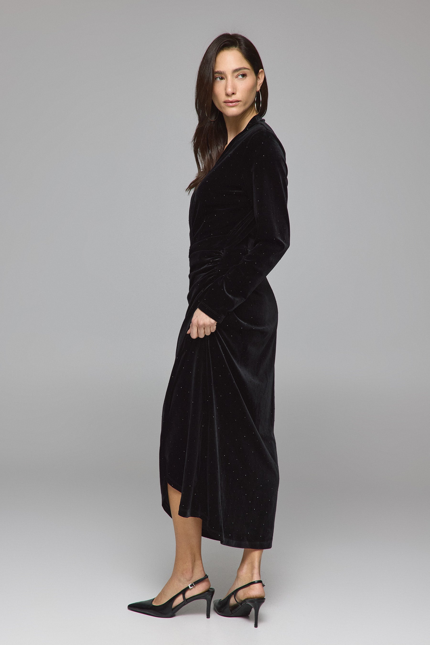 שמלת קטיפה עם אבנים