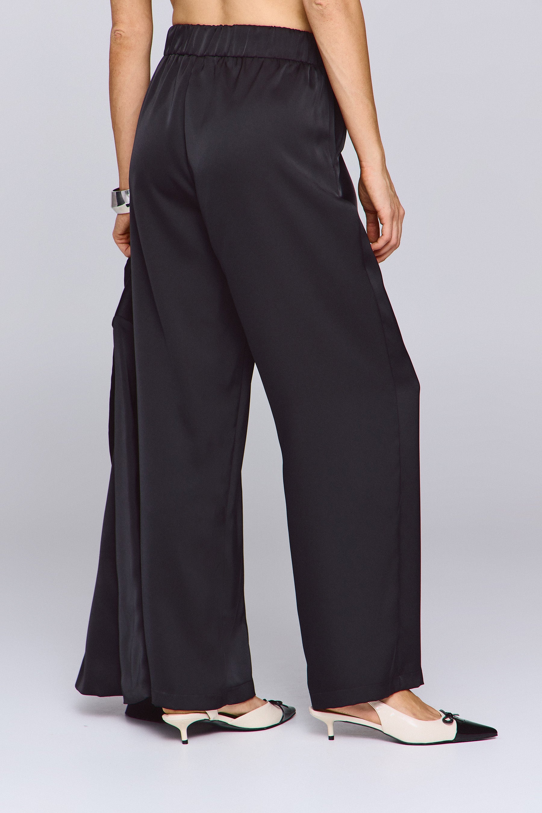 מכנס סאטן עם נרוור