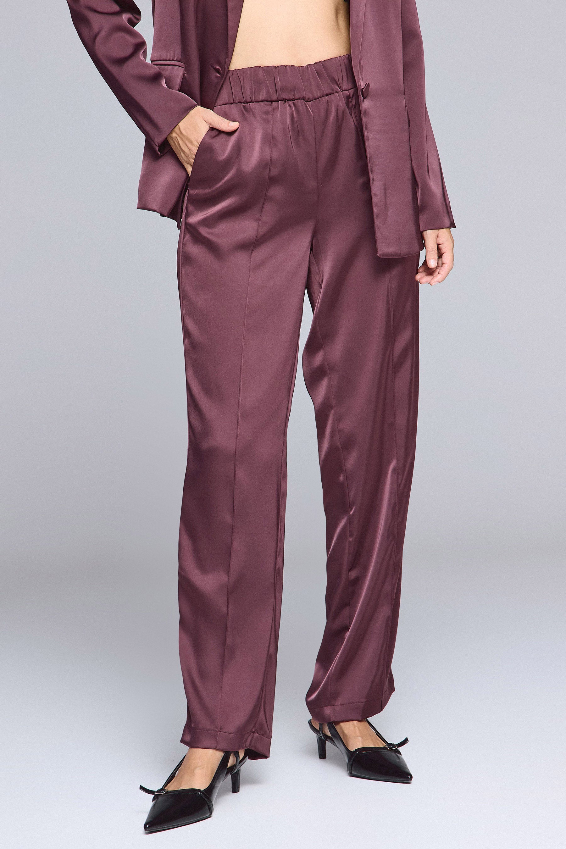 מכנסיים מחויטים עם גומי