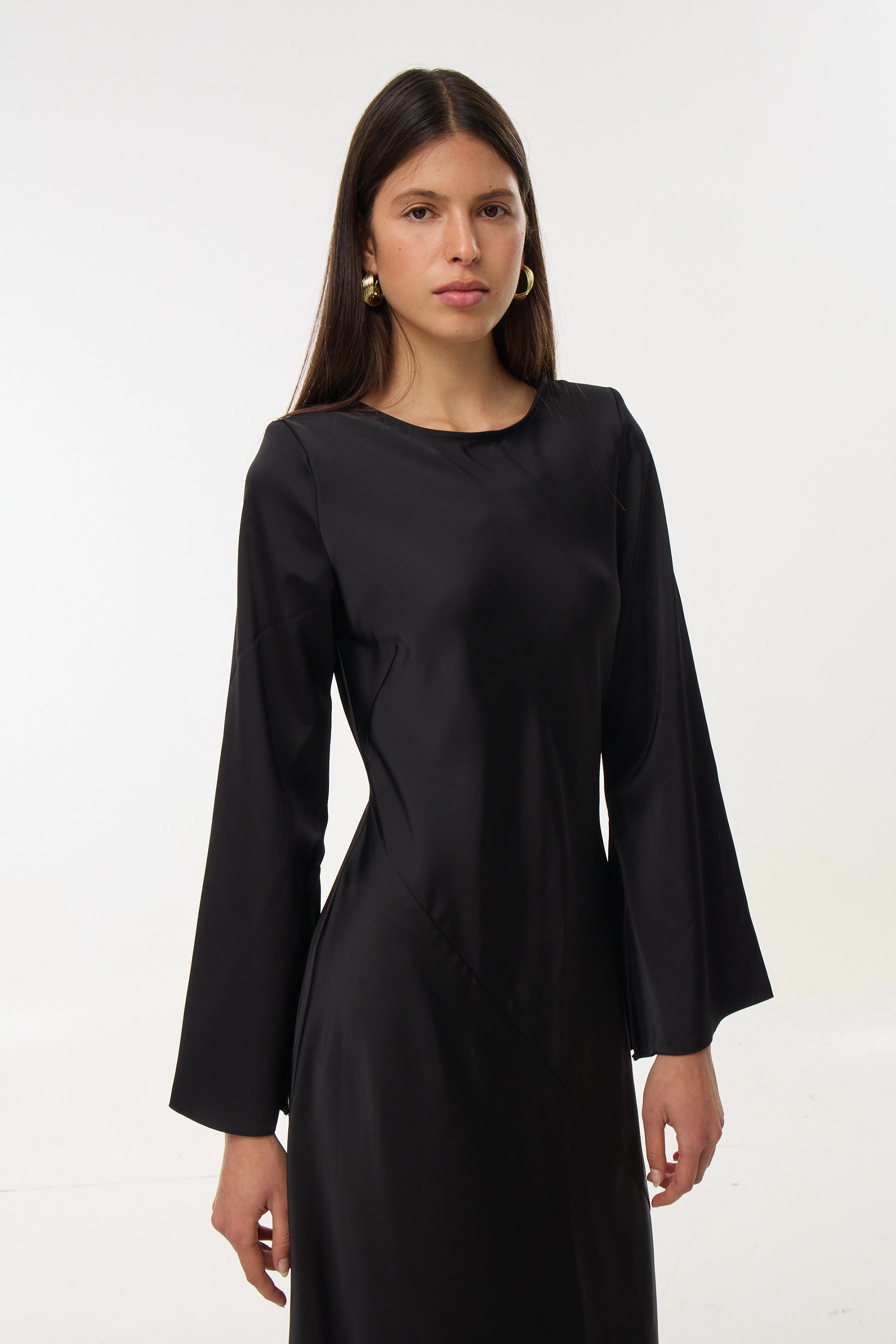 שמלת סאטן מקסי שרוולים ארוכים