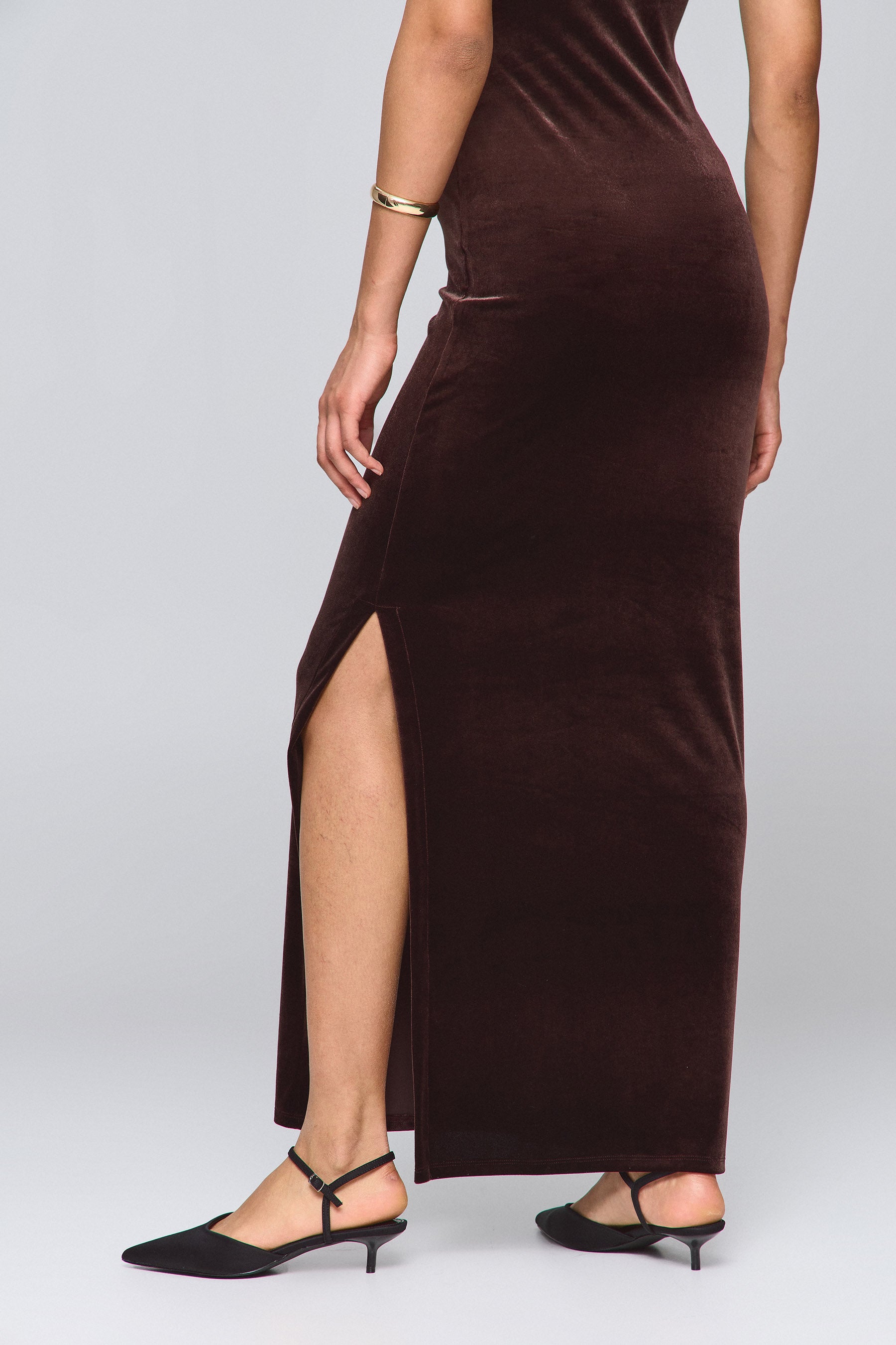 שמלת קטיפה מחשוף וי