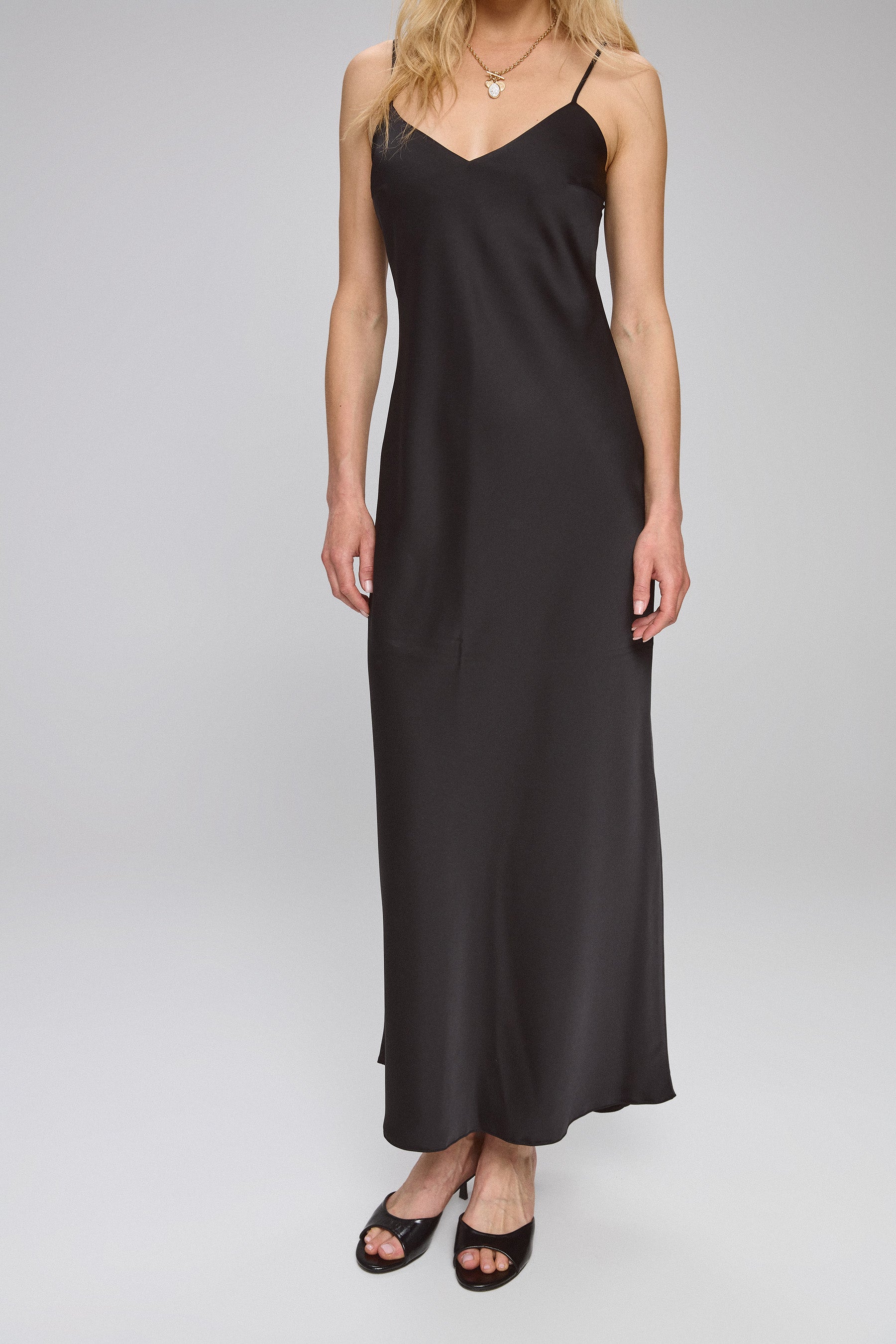 שמלת מקסי סאטן כתפיות