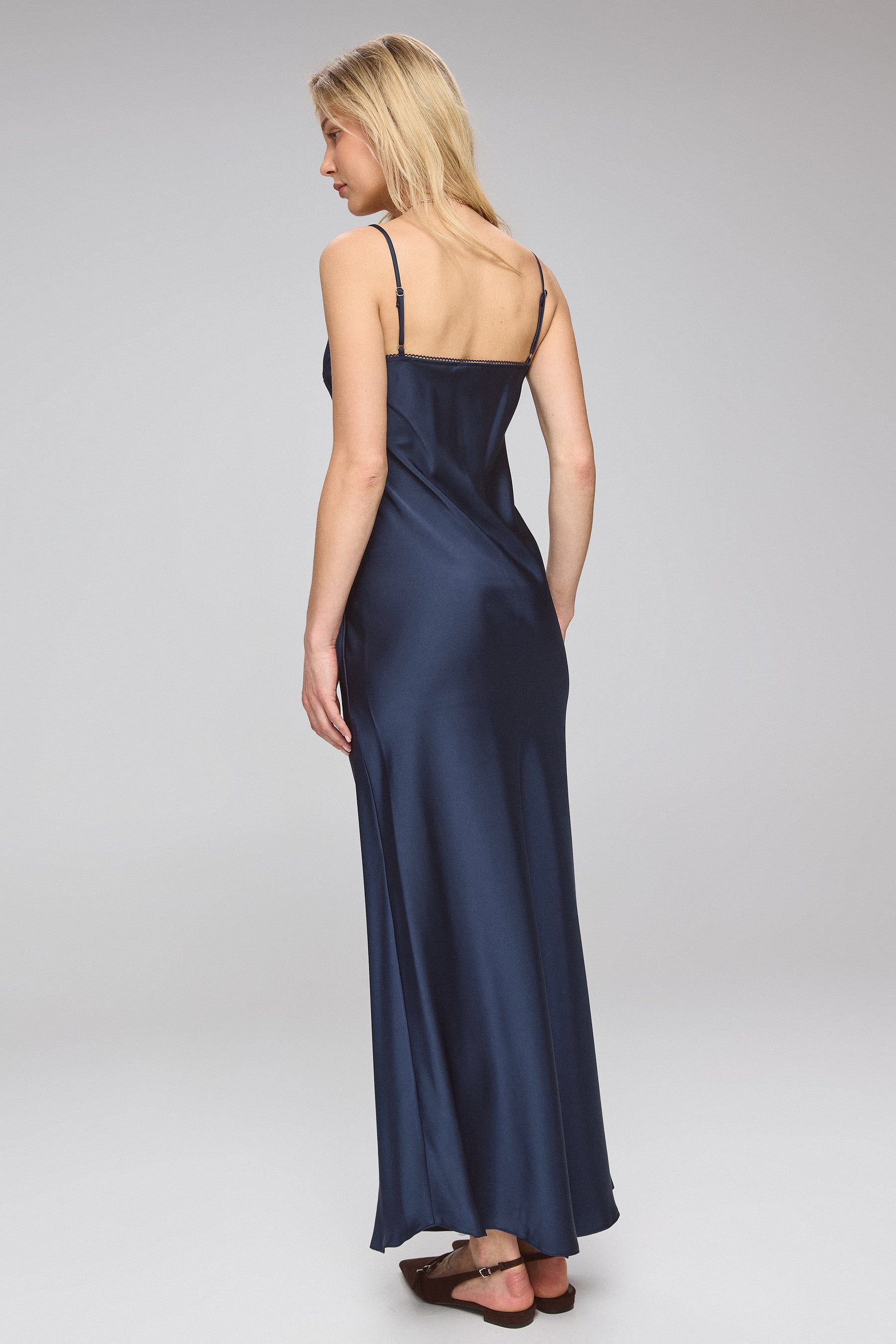 שמלת מקסי סאטן כתפיות