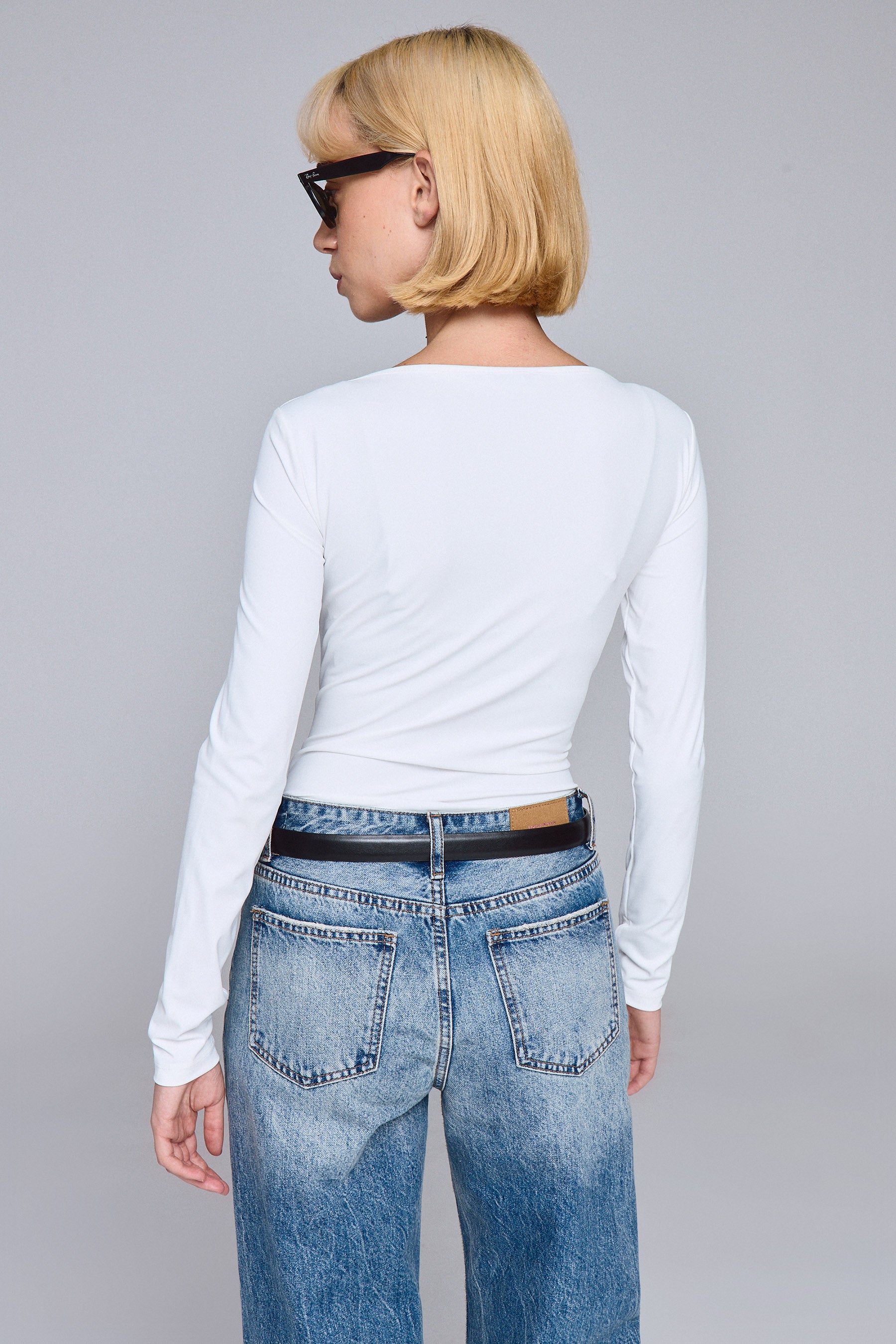 בגד גוף מחשוף מרובע