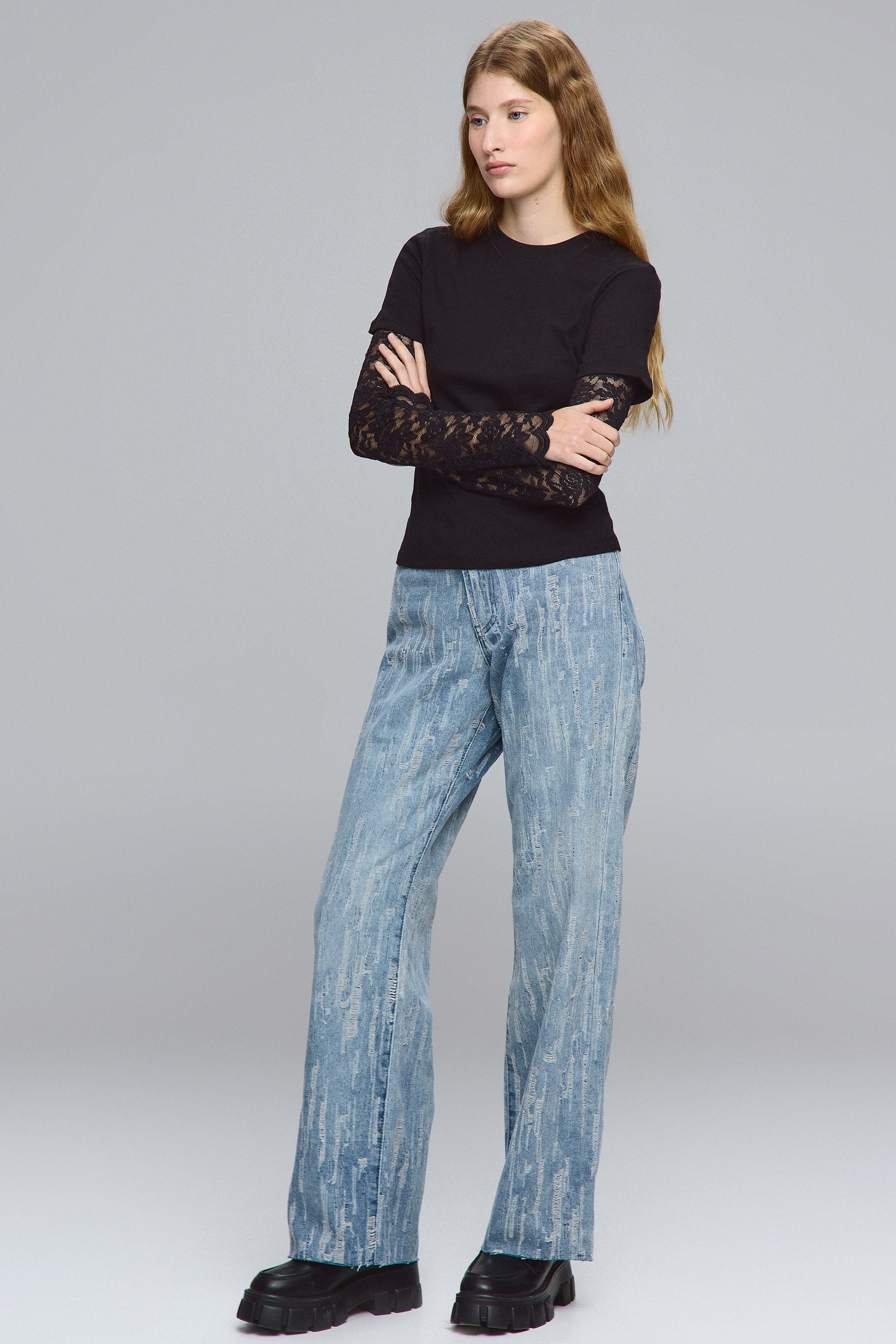 חולצת עם שרוול תחרה שושנים