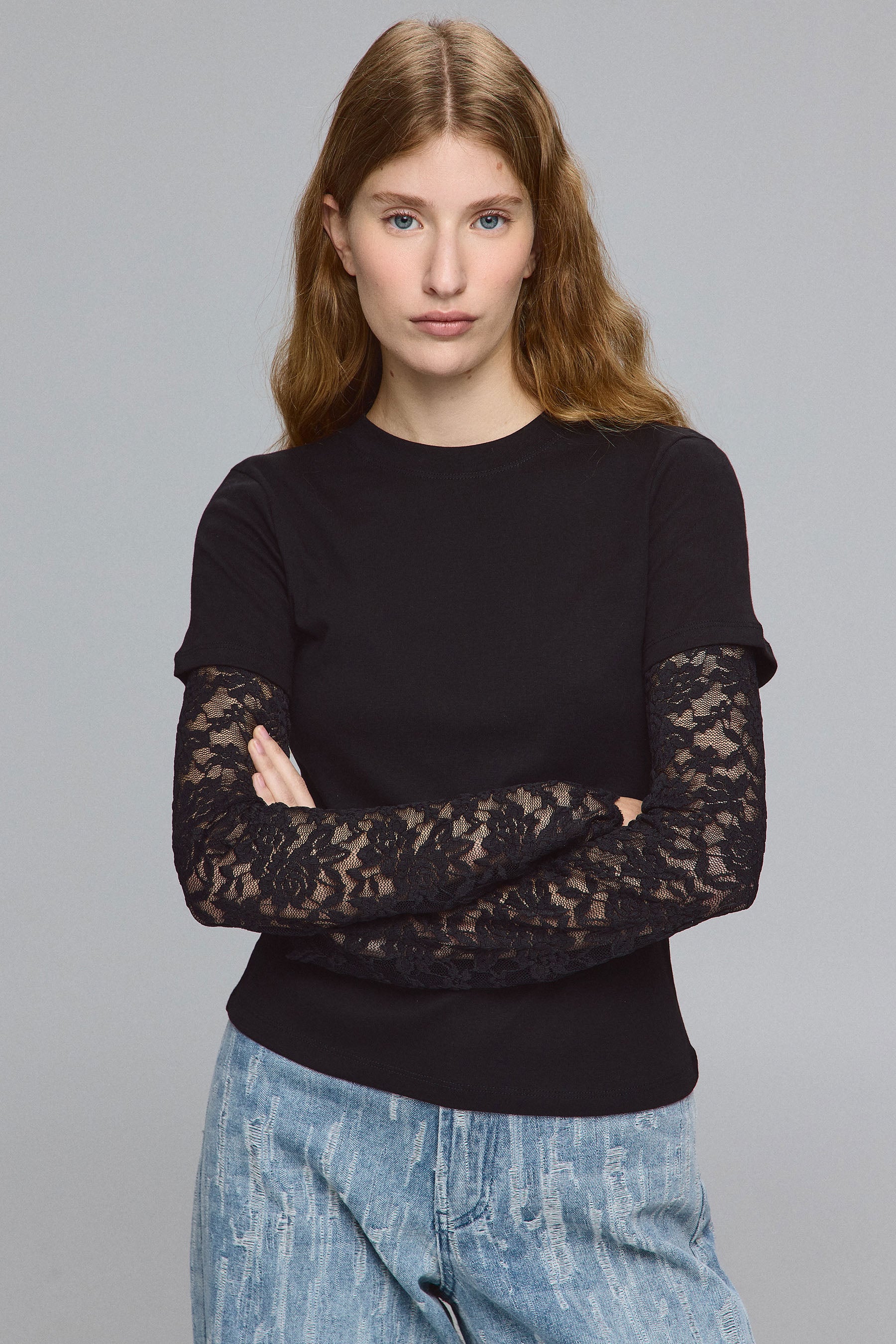 חולצת עם שרוול תחרה שושנים