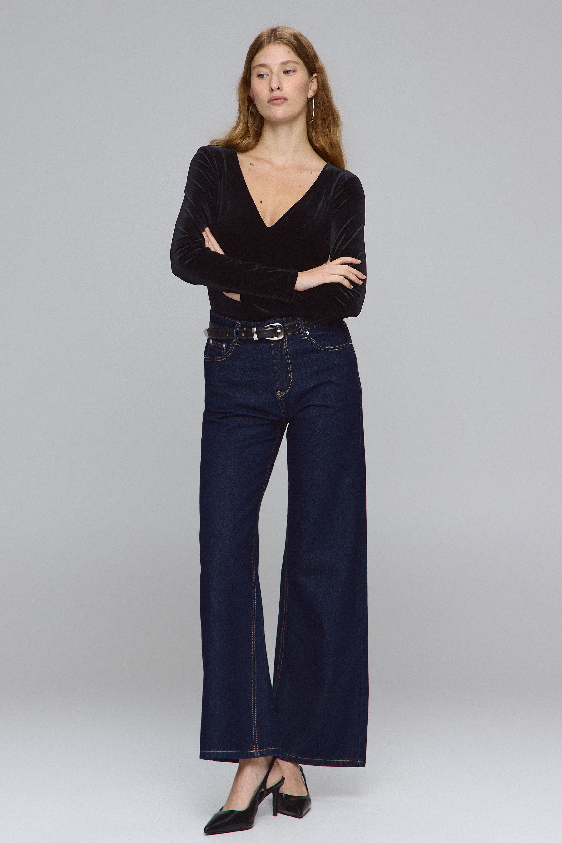 בגד גוף קטיפה מחשוף וי