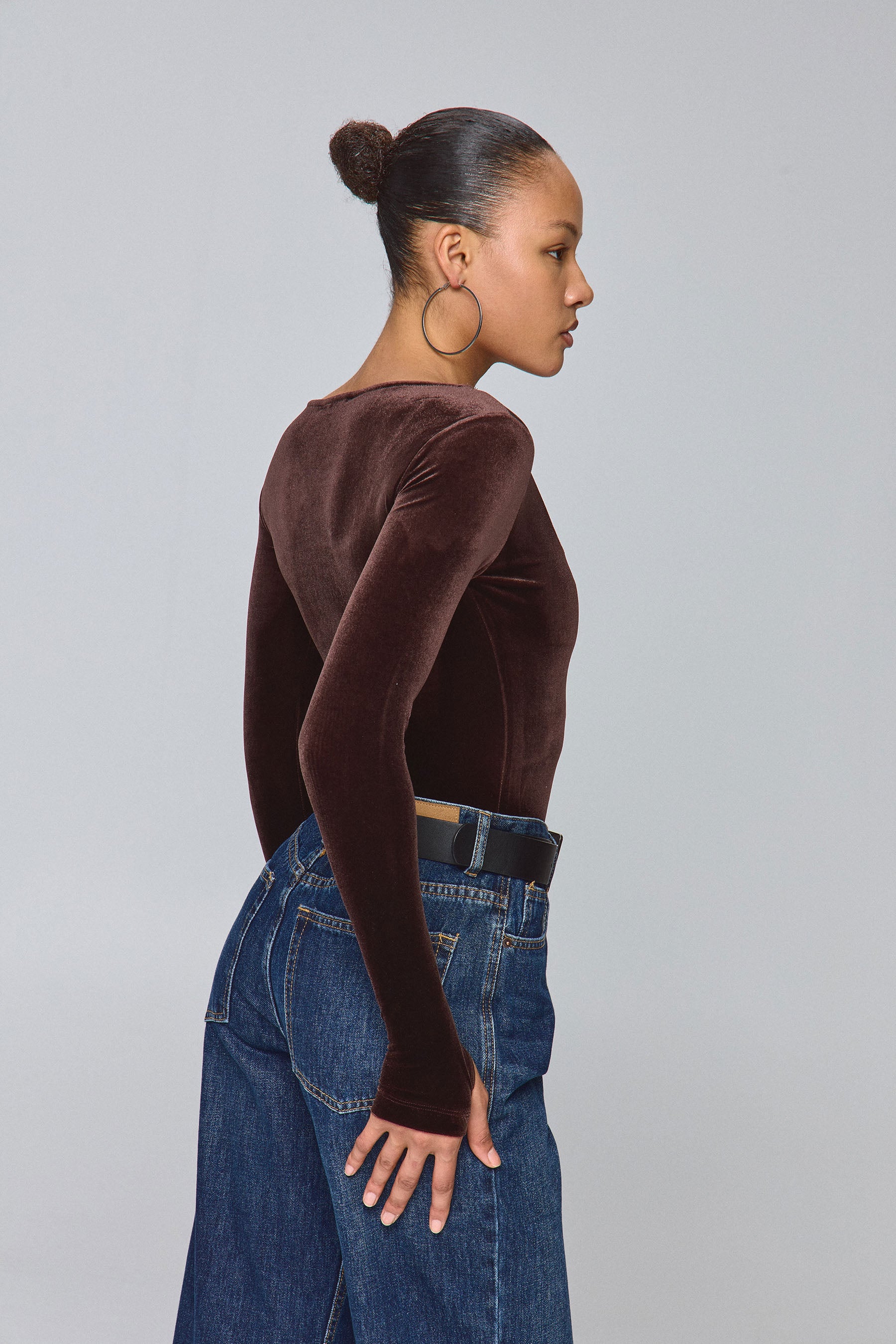 בגד גוף קטיפה מחשוף מרובע