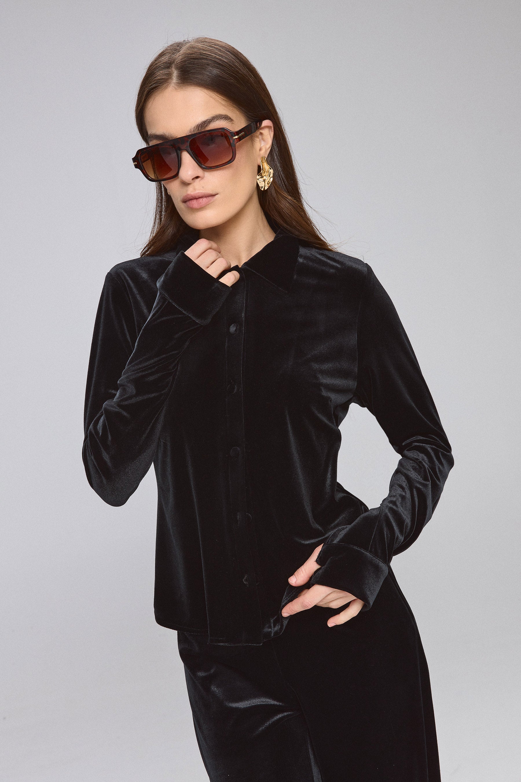 חולצת מכופתרת איבון שחורה