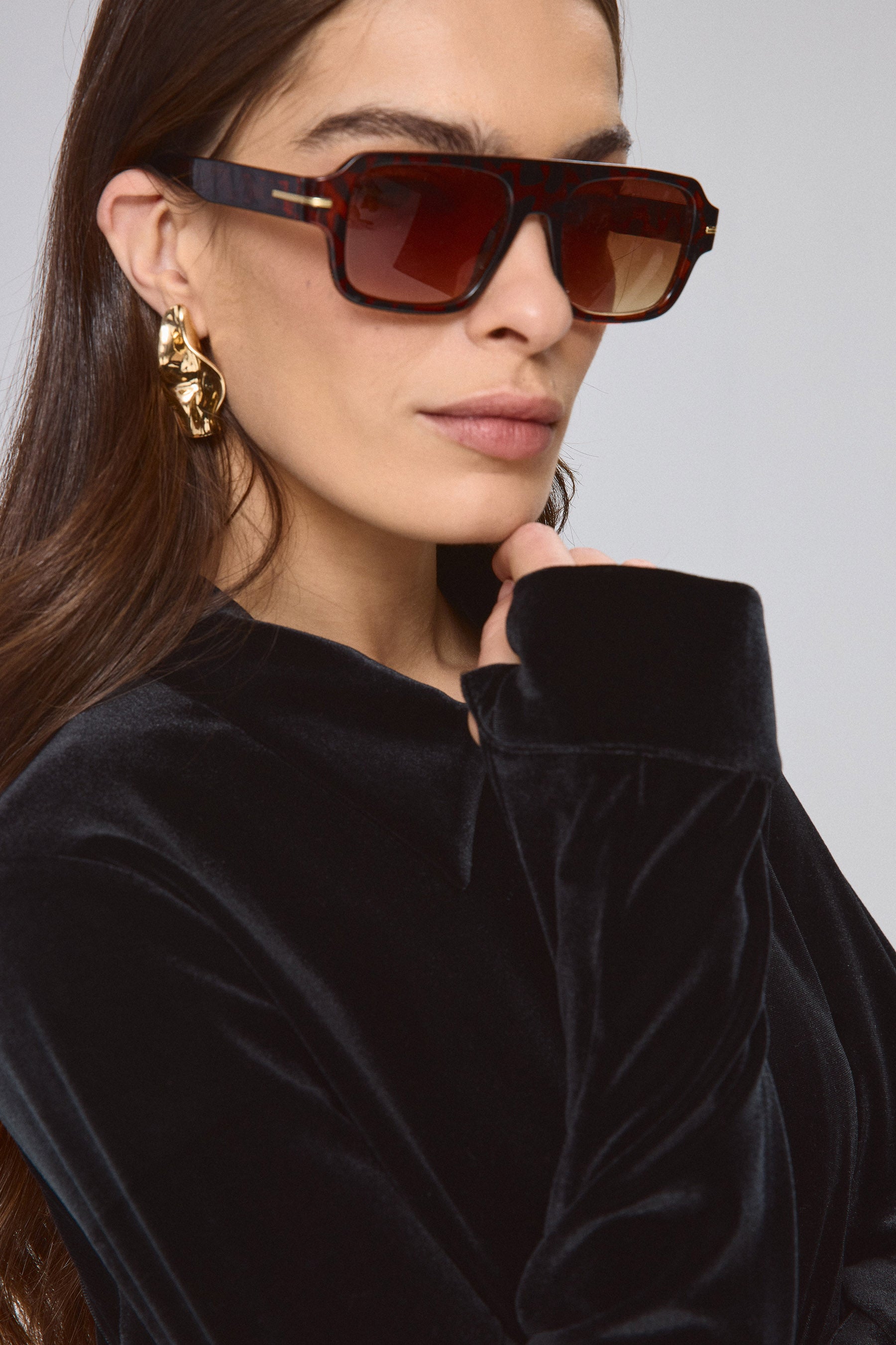 חולצת מכופתרת איבון שחורה