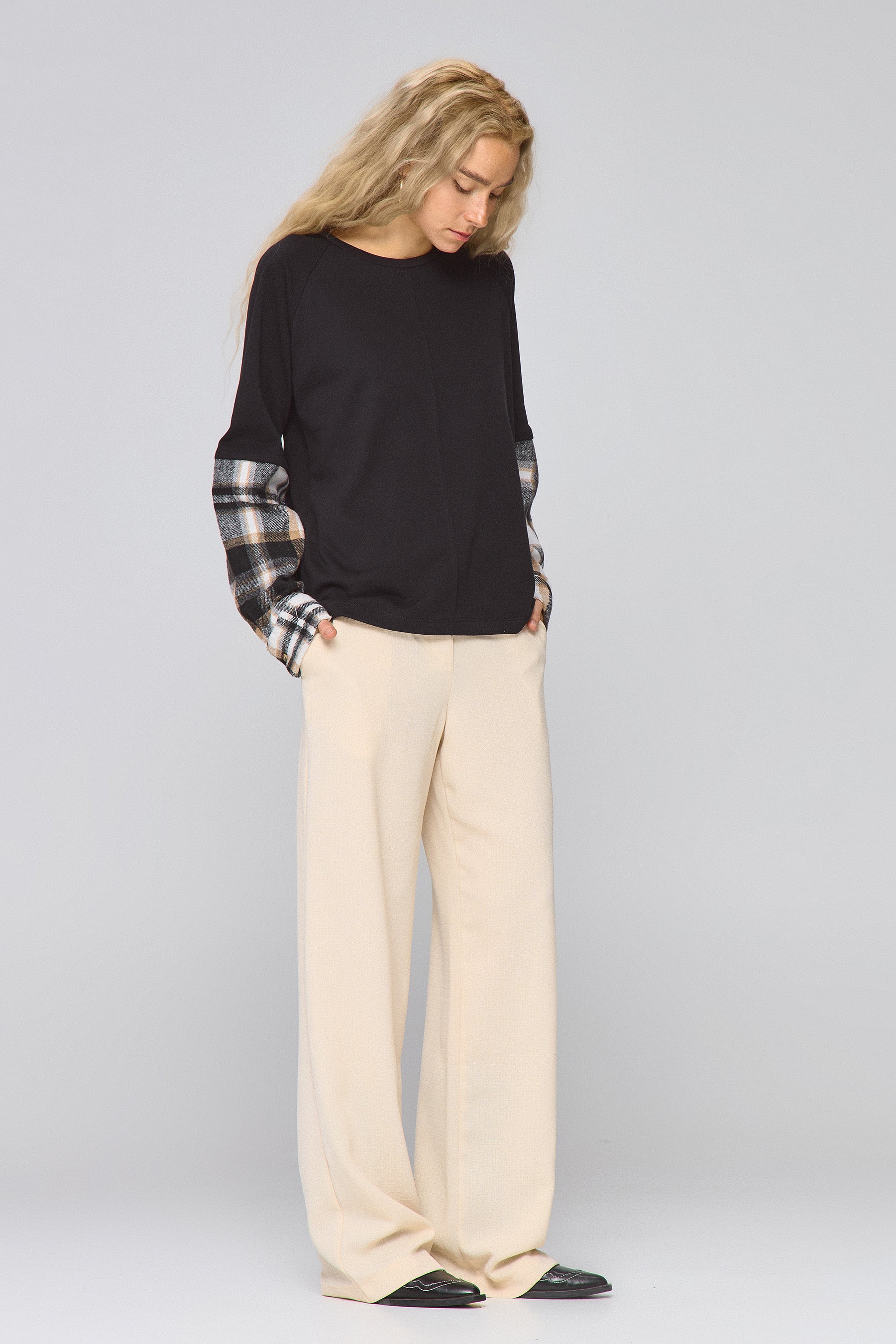 טי רגלן משובצת