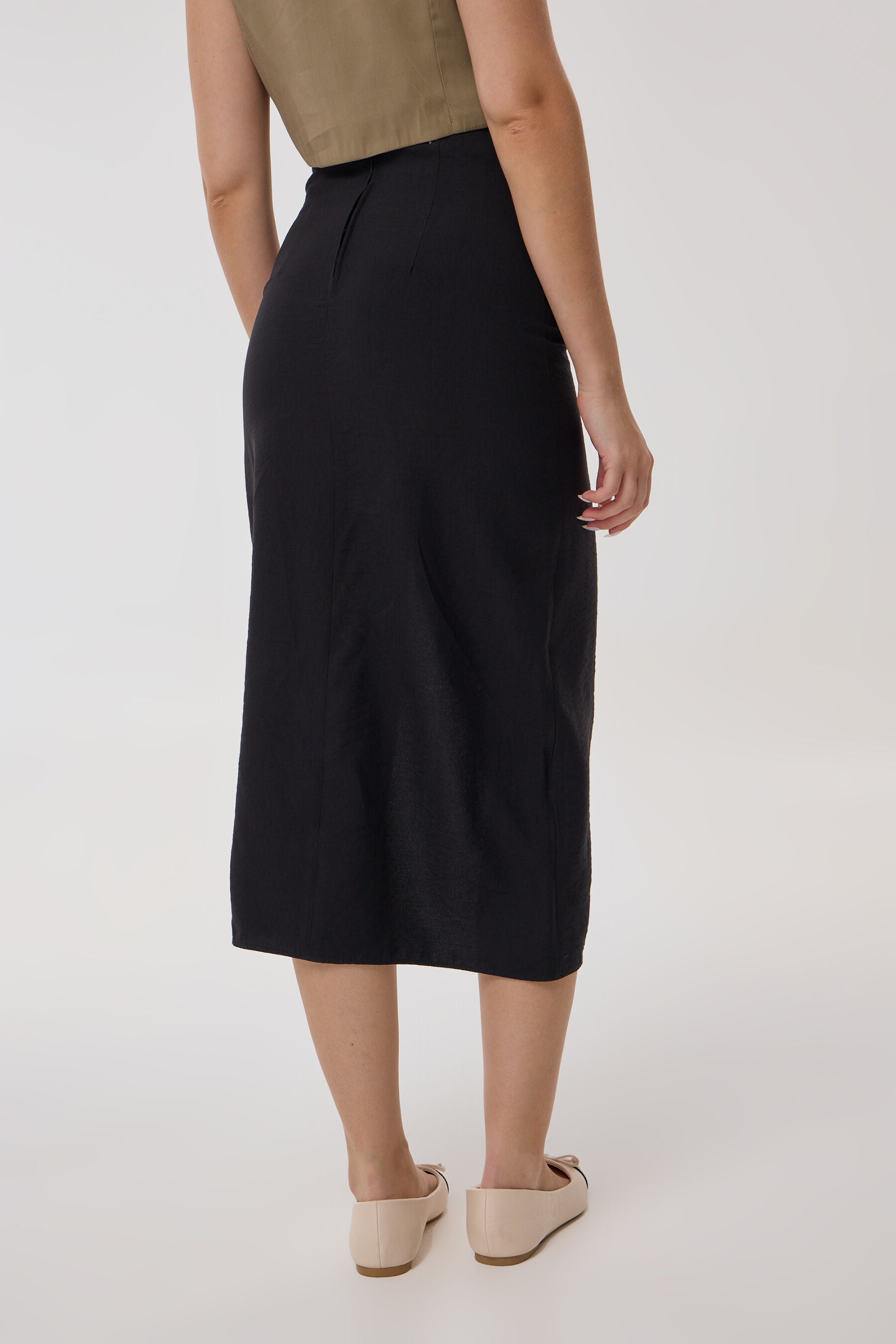 חצאית קפלים בצד ושליץ