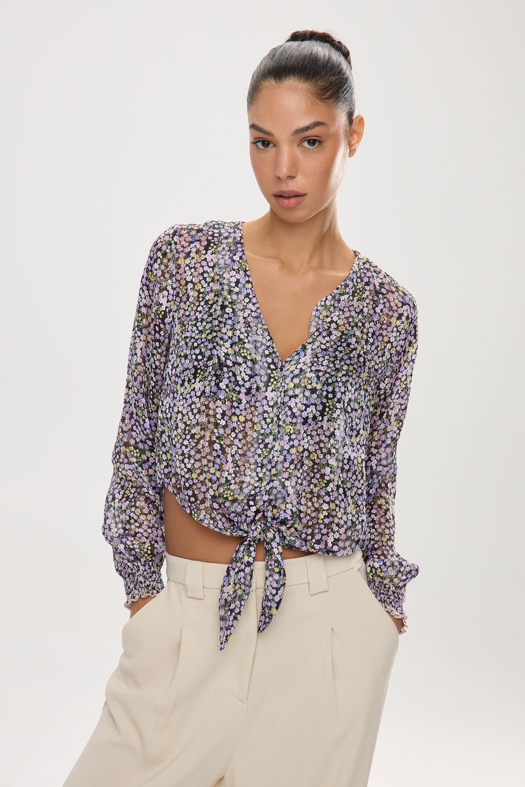 חולצת שיפון עם כפתורים