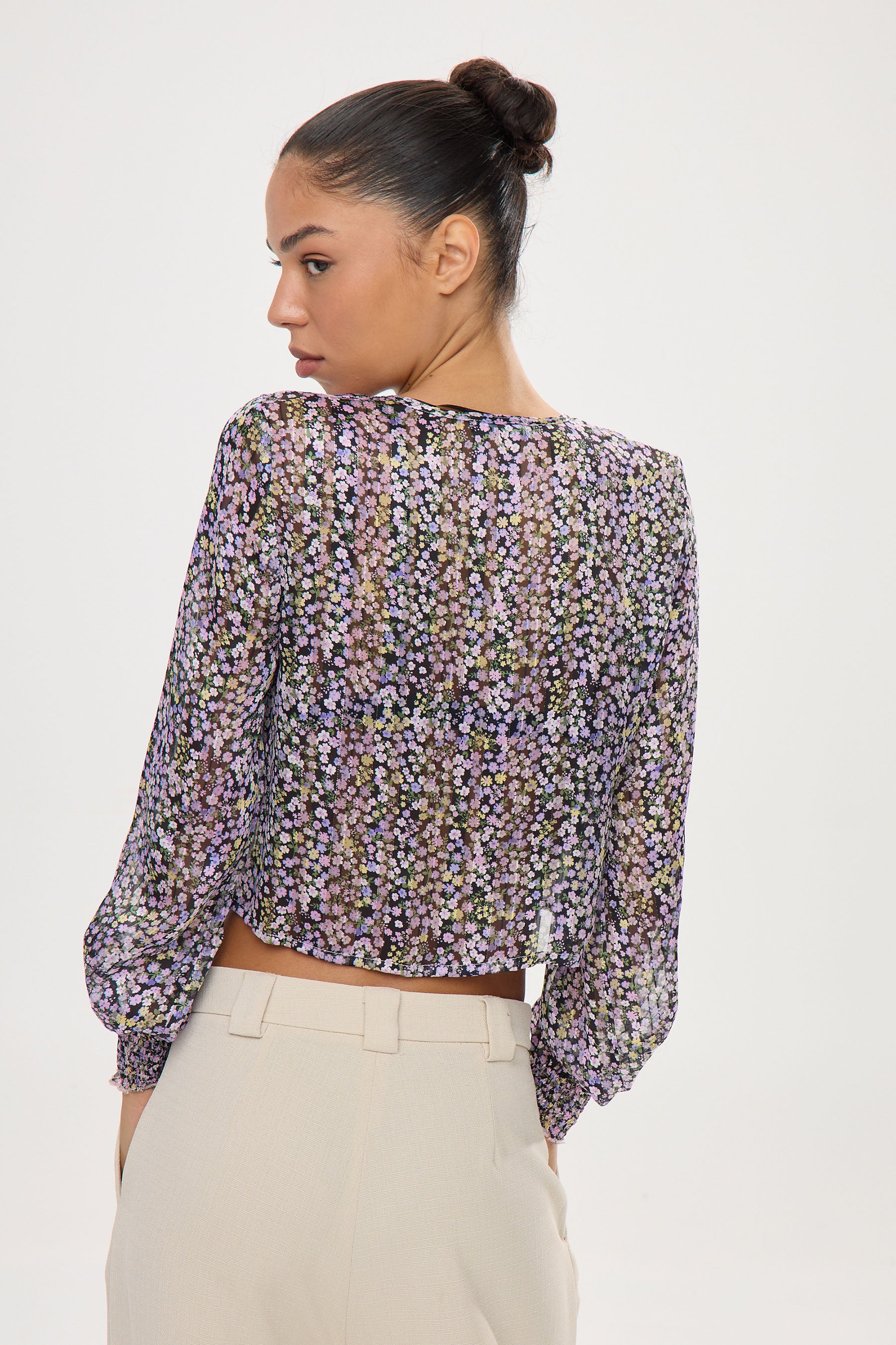 חולצת שיפון עם כפתורים