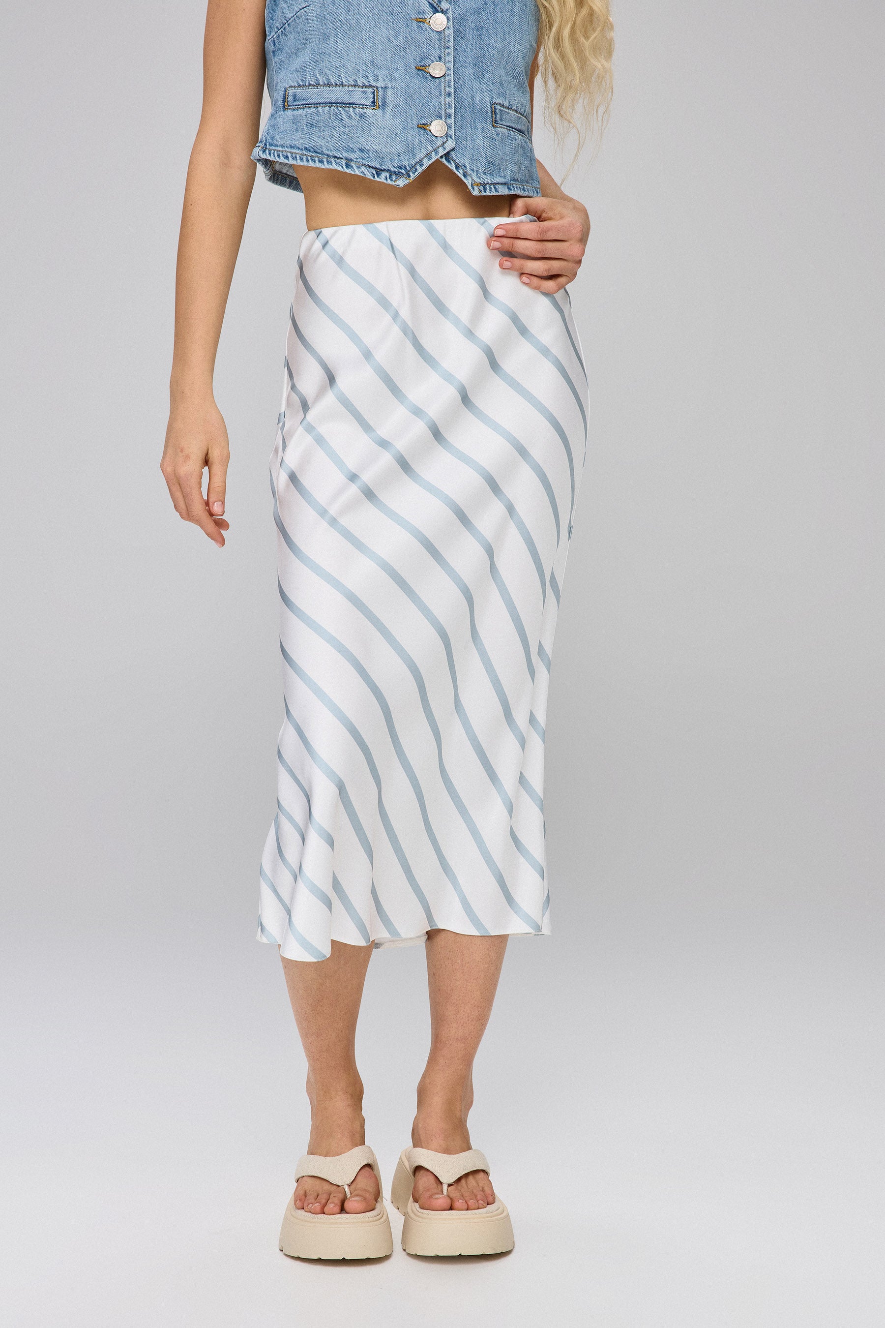 חצאית סאטן פסים