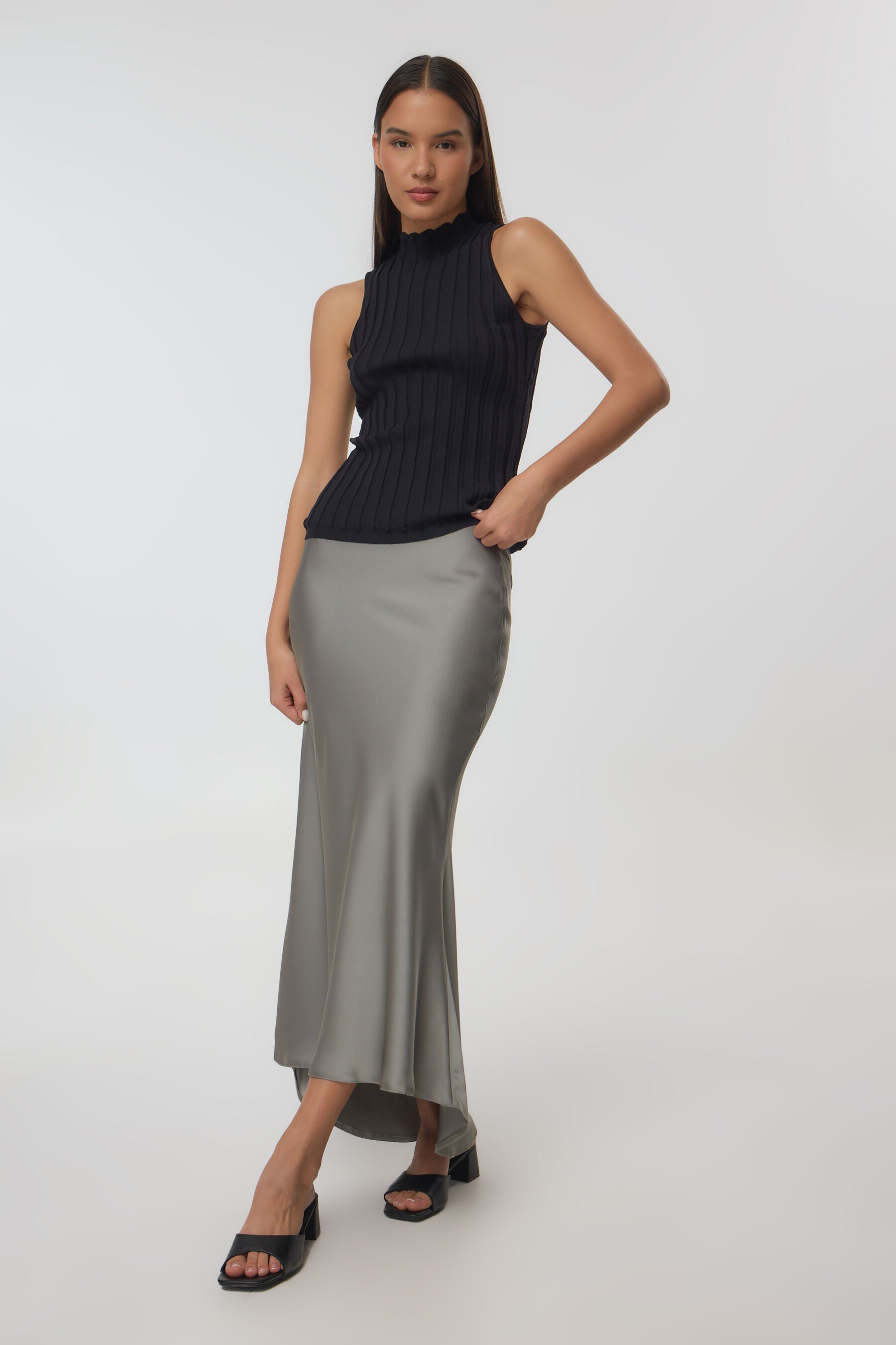 חצאית סאטן קלוש