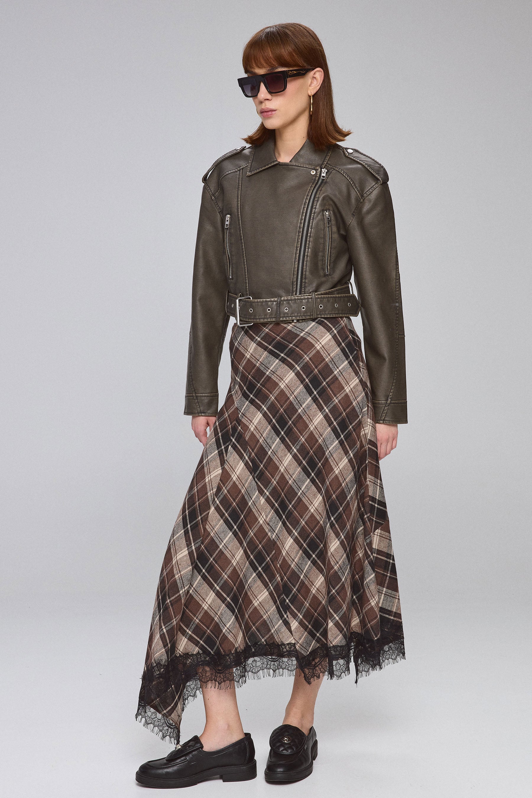 חצאית משובצת שילוב תחרה