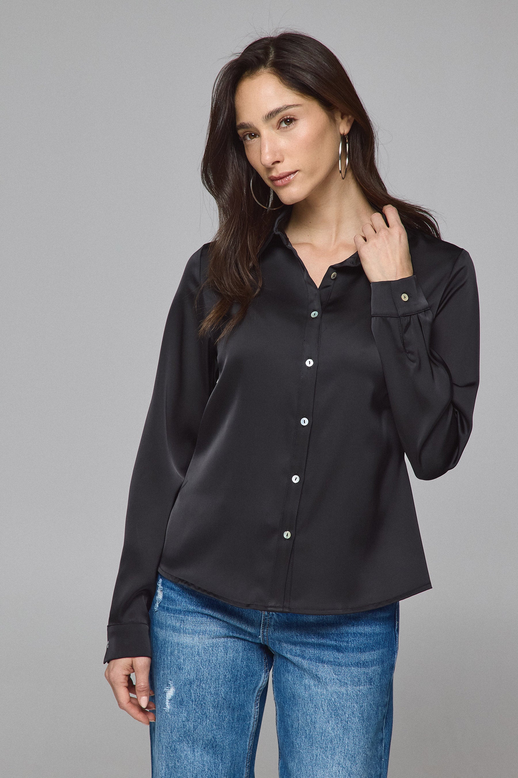 חולצת מכופתרת צמודה