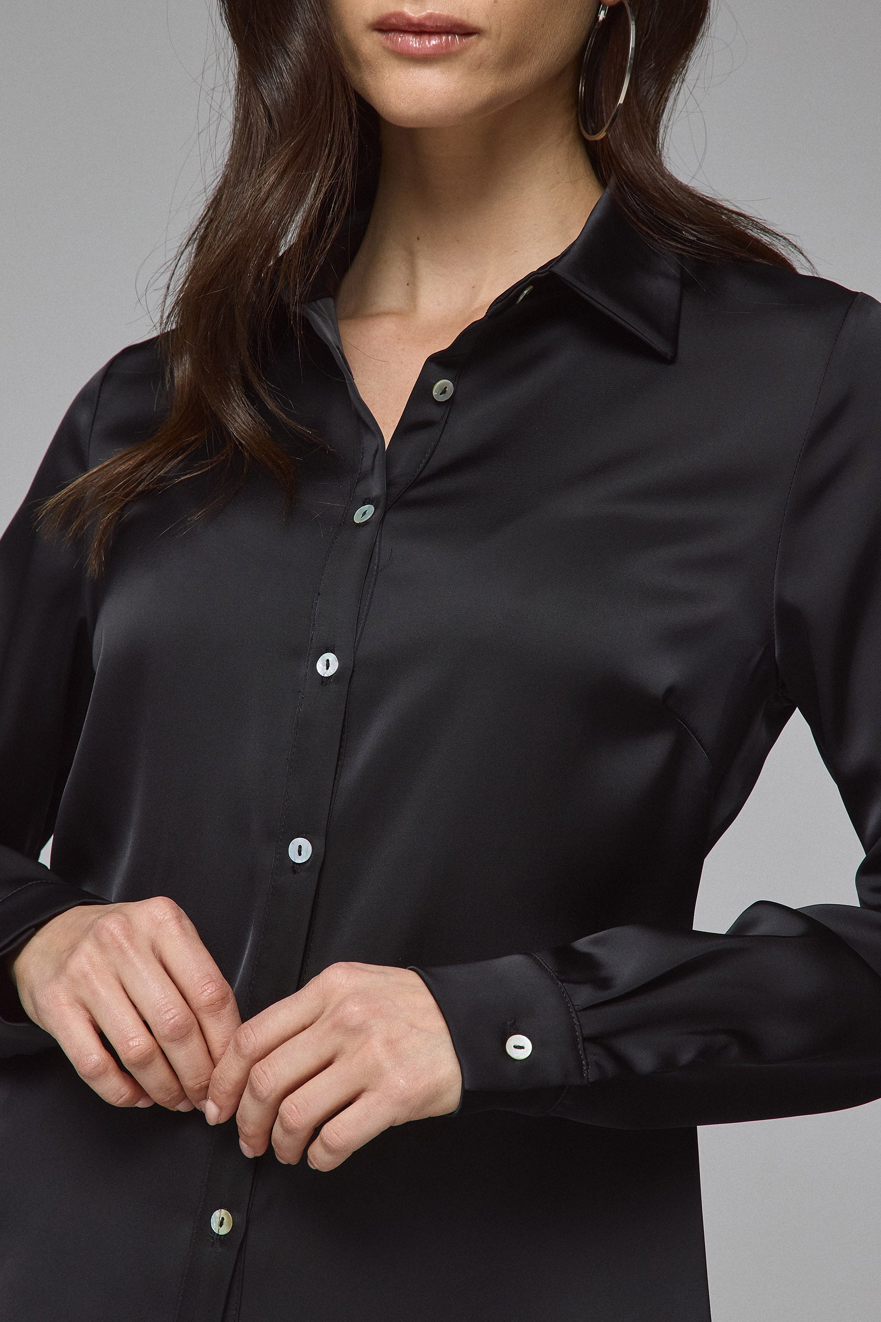 חולצת מכופתרת צמודה