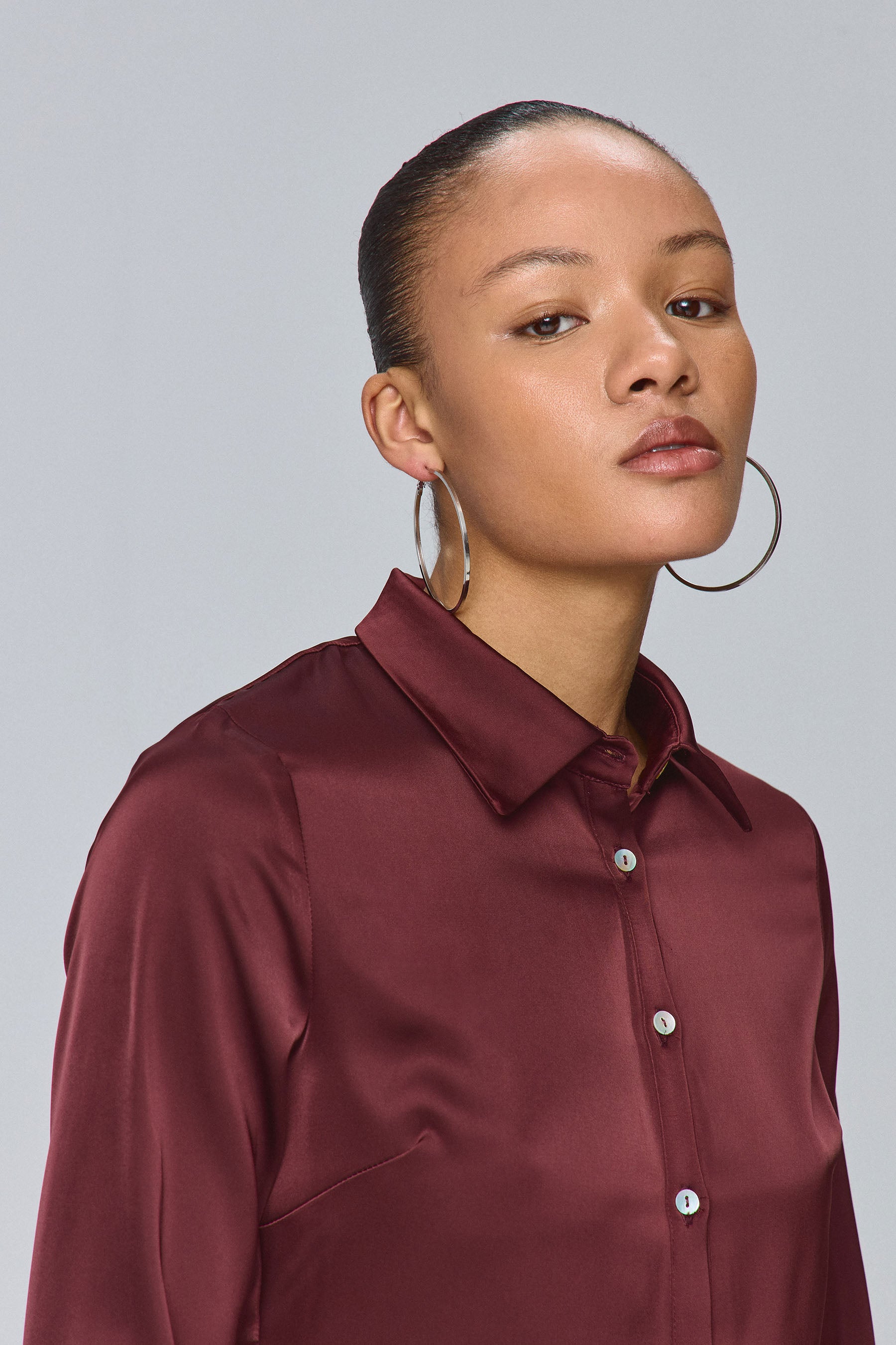 חולצת מכופתרת צמודה