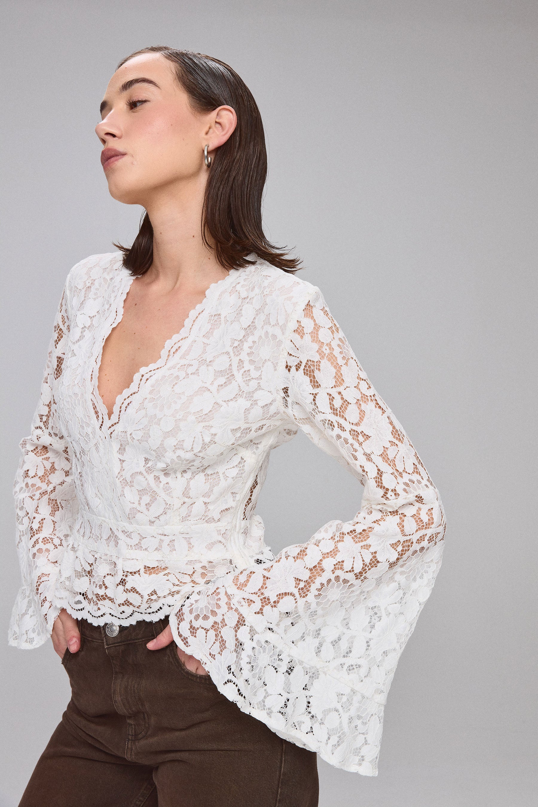 חולצת תחרה מעטפת אופייאט