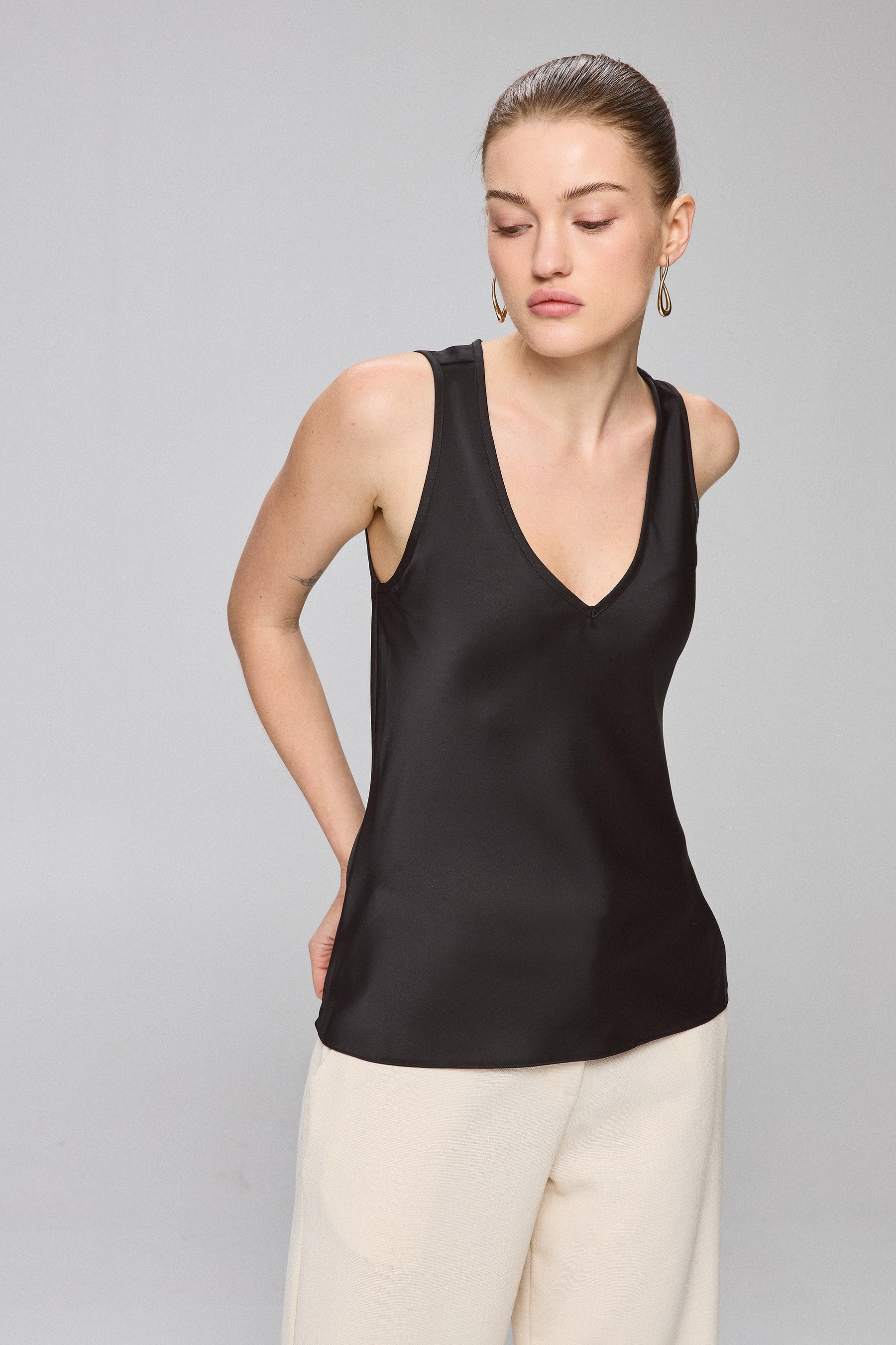 גופיית סטאן וי עמוק