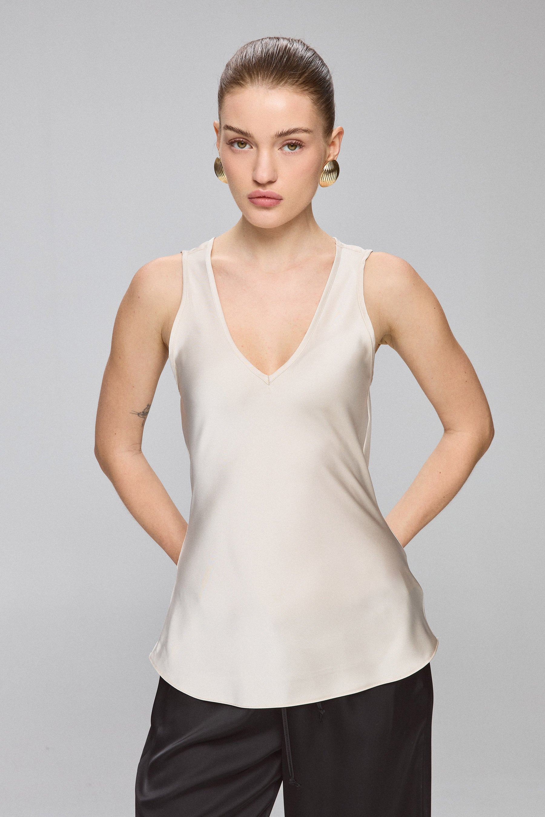 גופיית סטאן וי עמוק