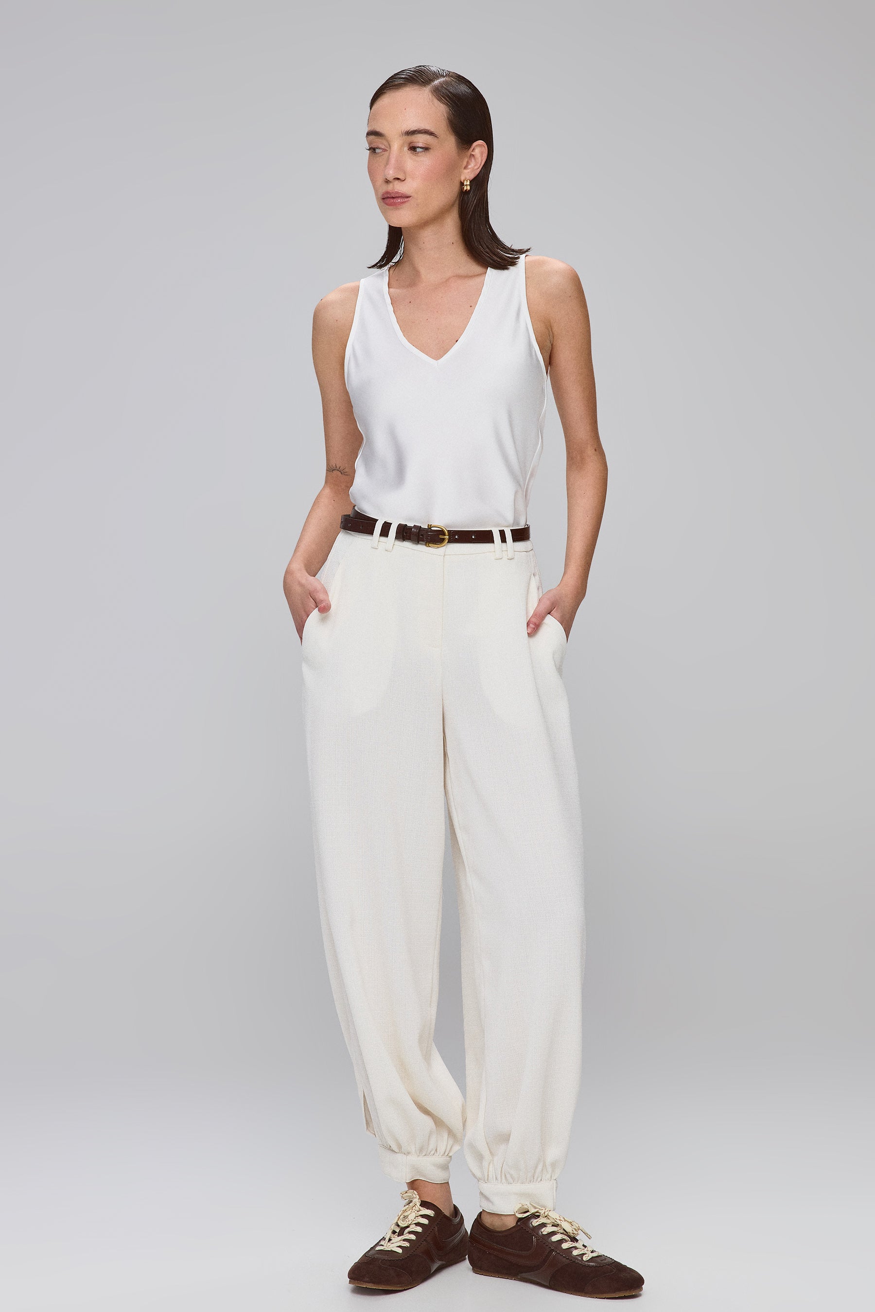 גופיית סאטן וי עמוק