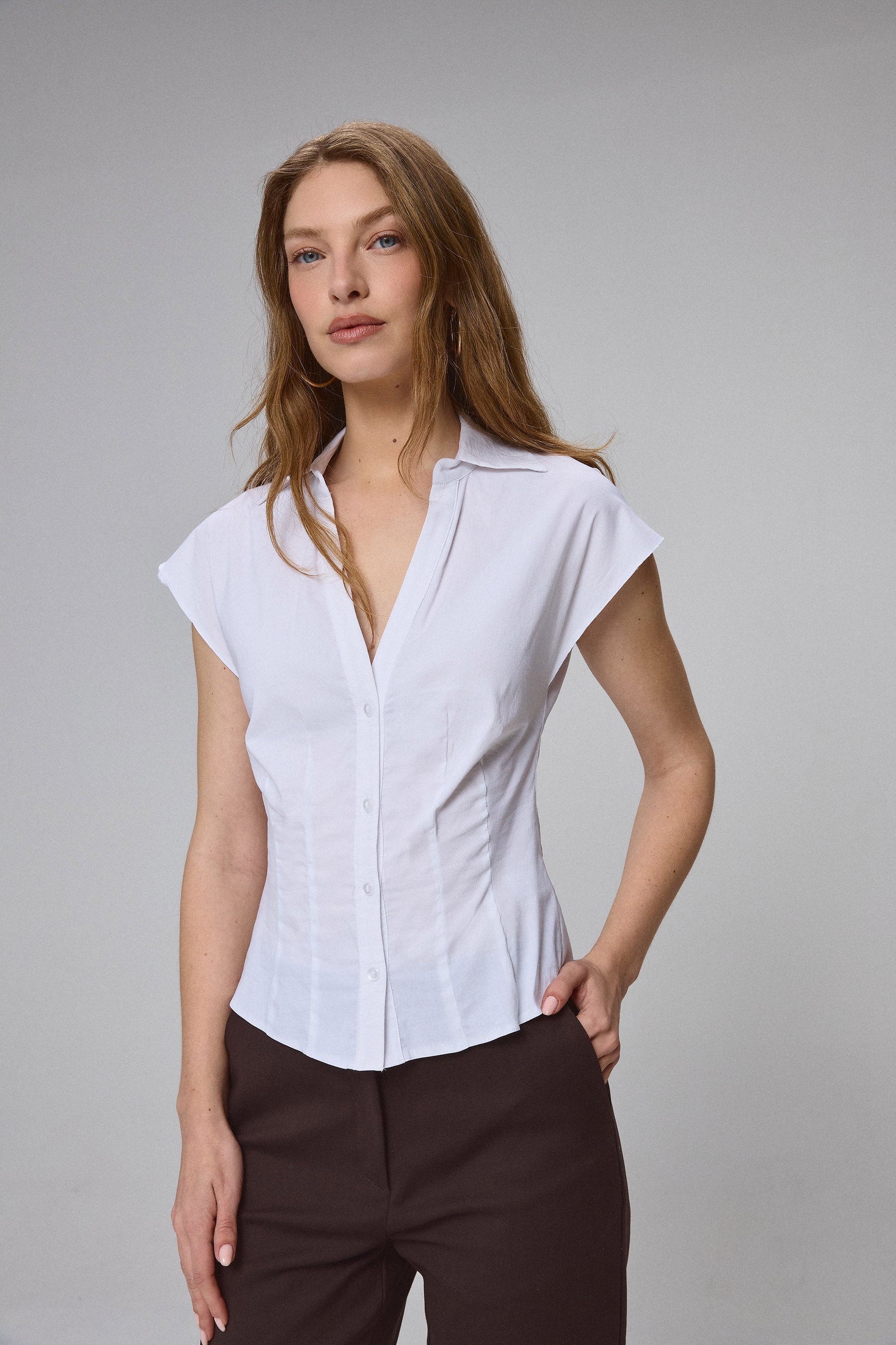 חולצה וי צמוד