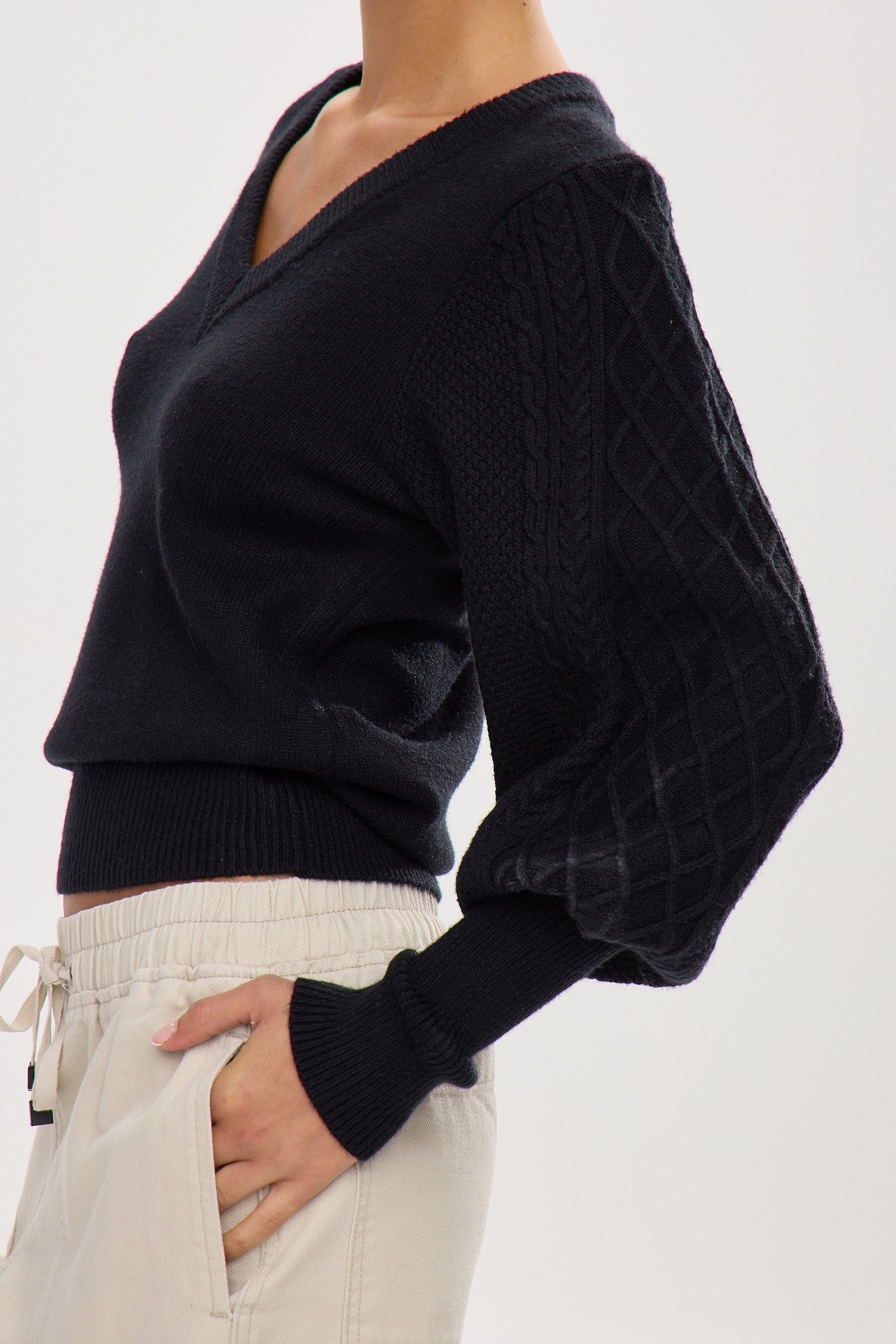 סריג V שרוולי נסיכה צמות