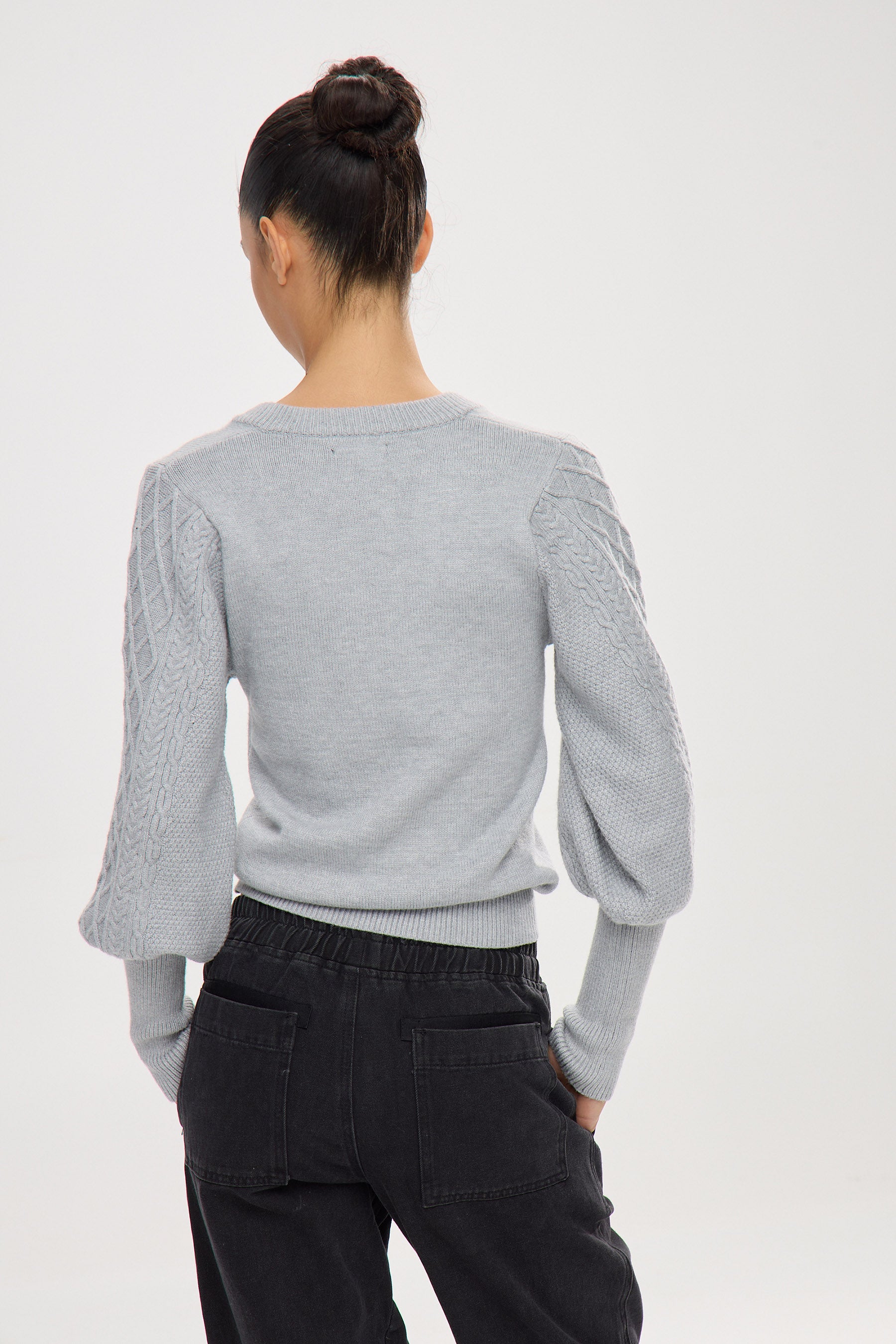 סריג V שרוולי נסיכה צמות