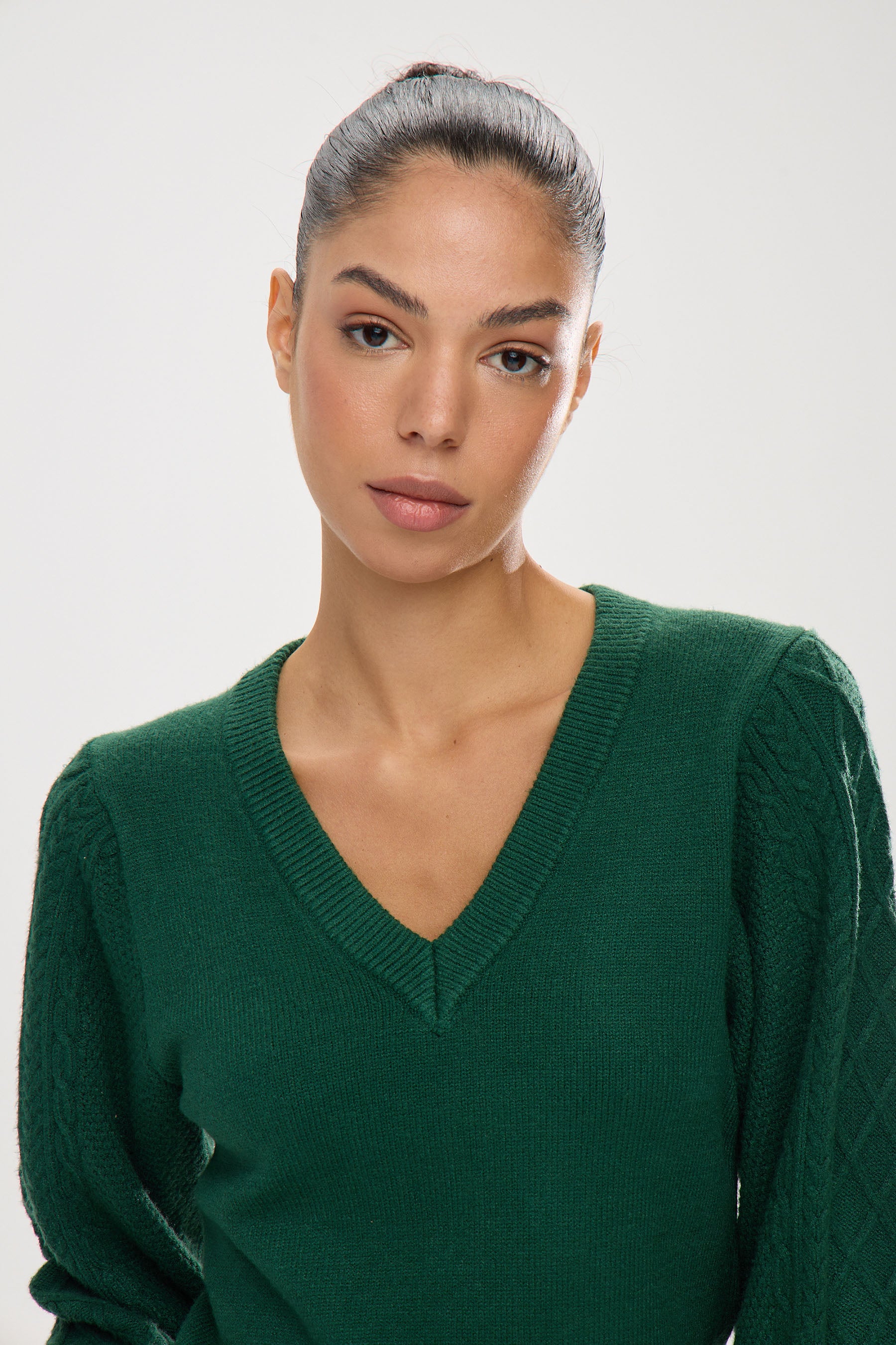 סריג V שרוולי נסיכה צמות