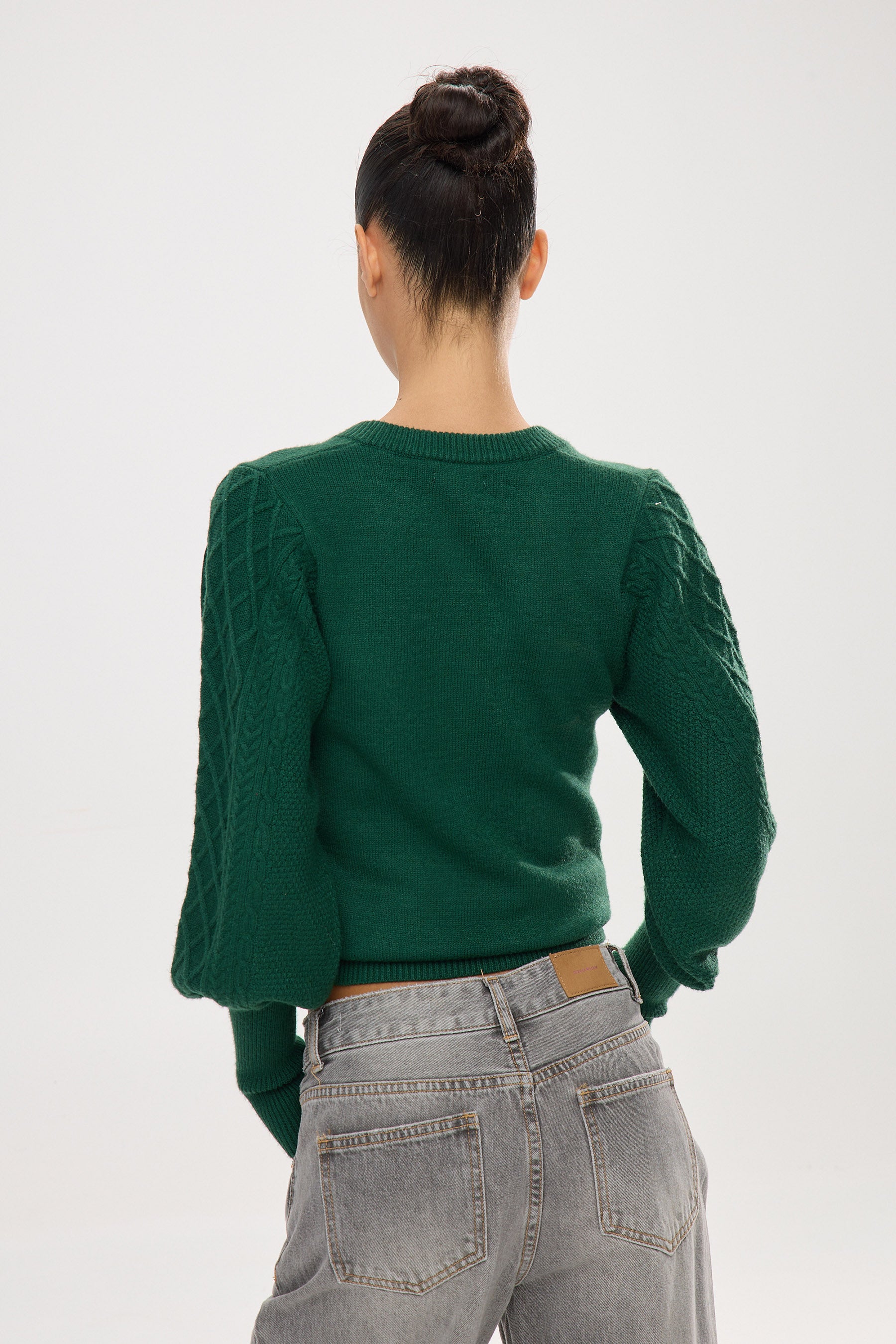 סריג V שרוולי נסיכה צמות