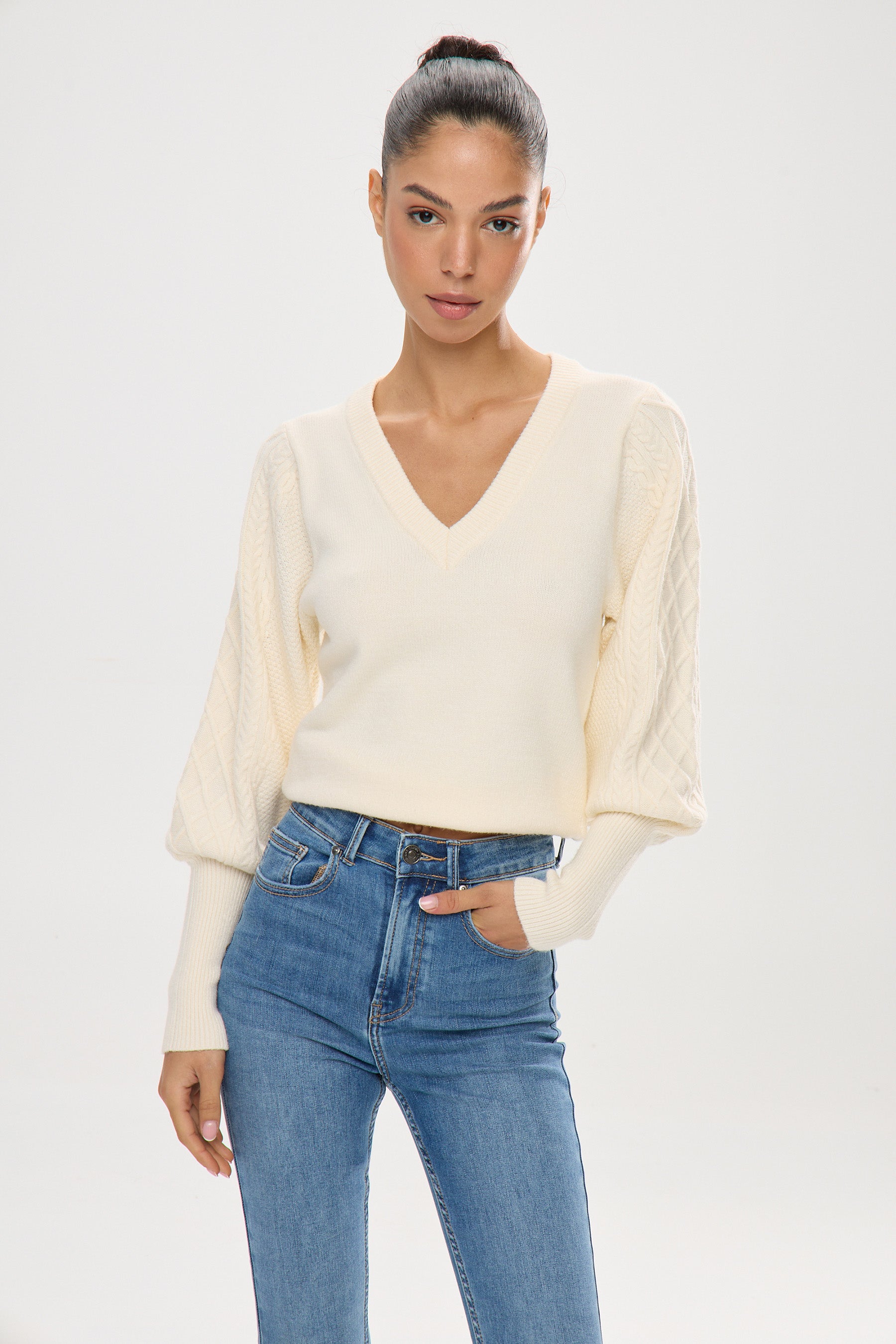 סריג V שרוולי נסיכה צמות