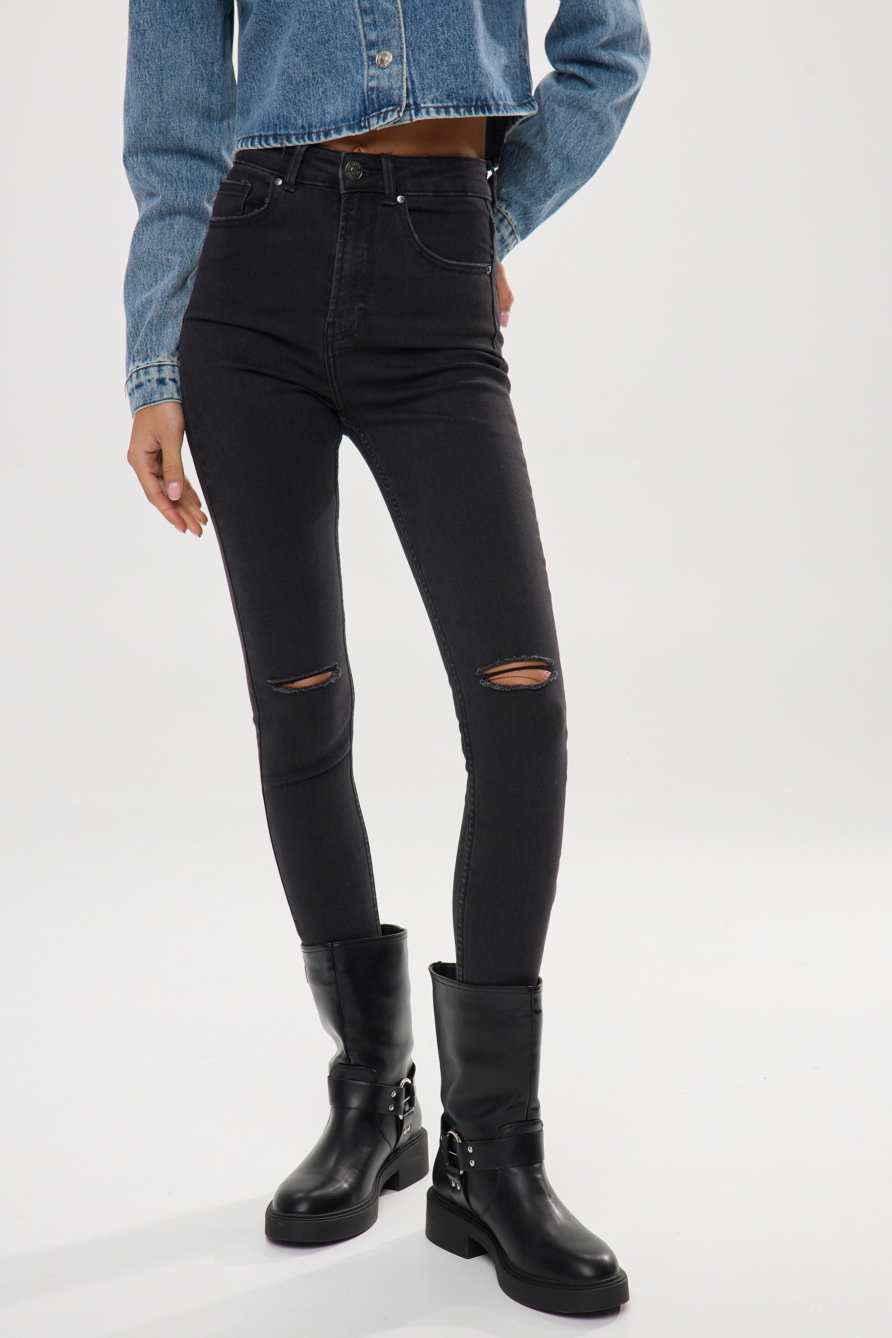 סקיני קרעים סאני