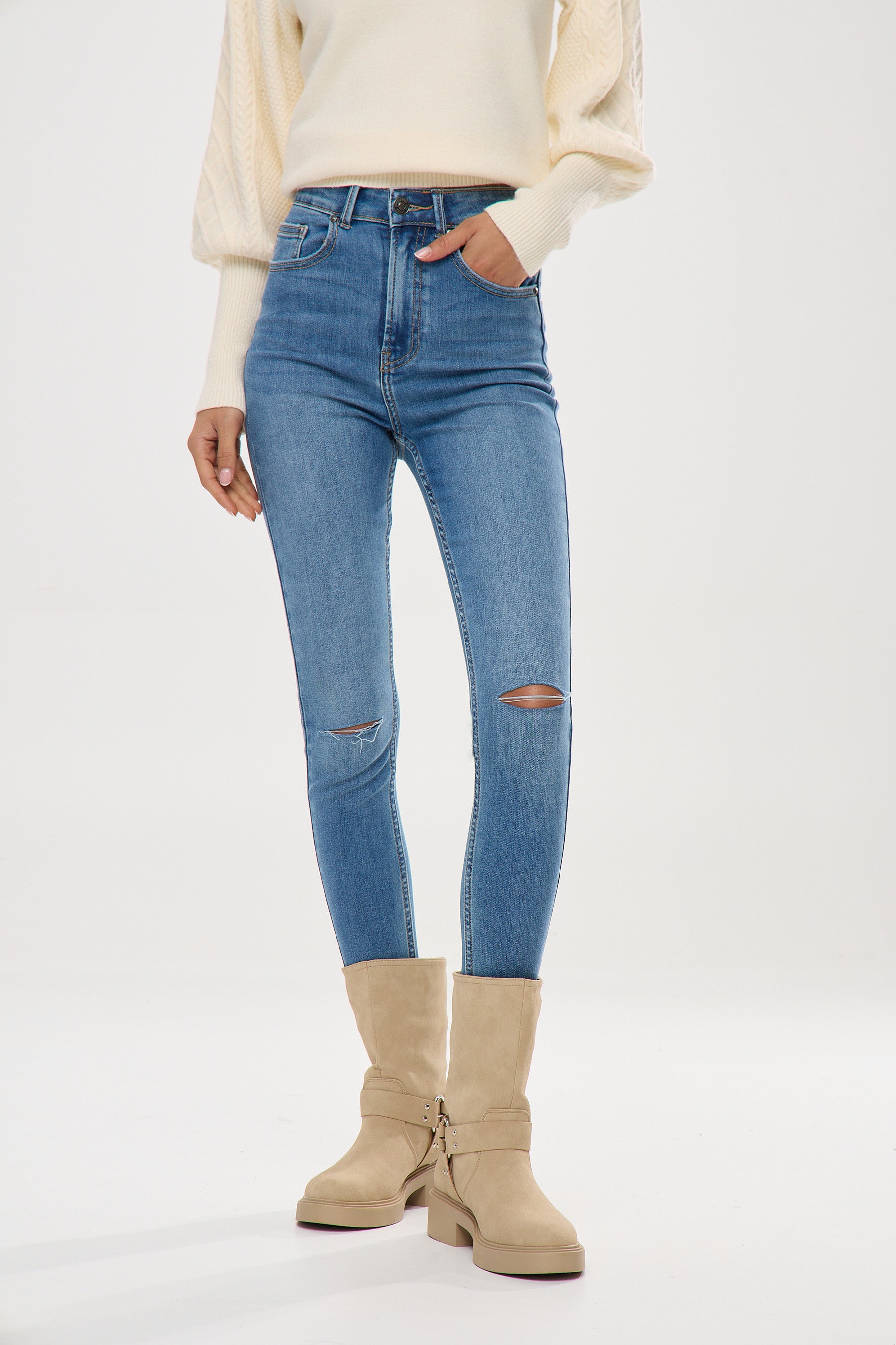 סקיני קרעים סאני