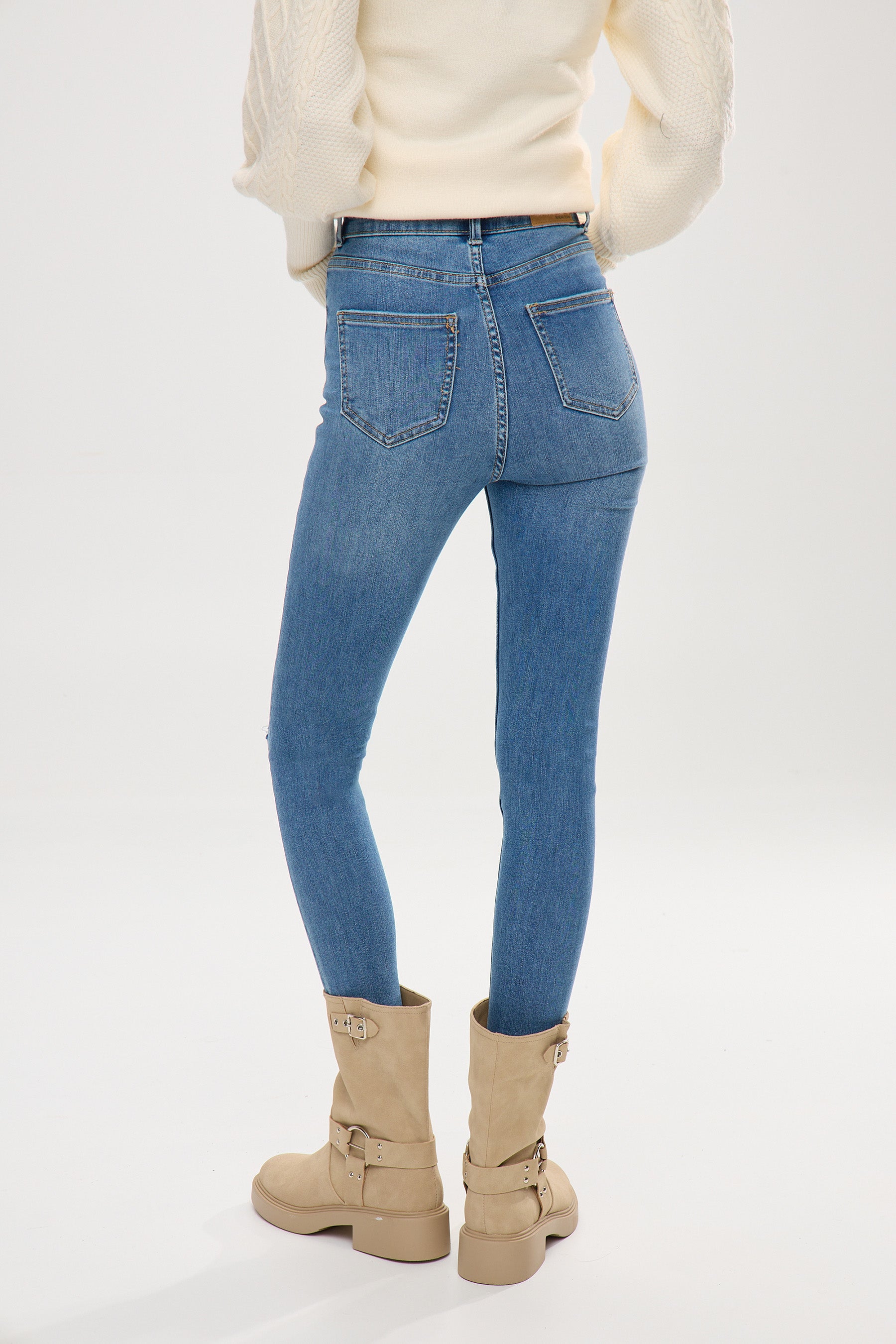 סקיני קרעים סאני