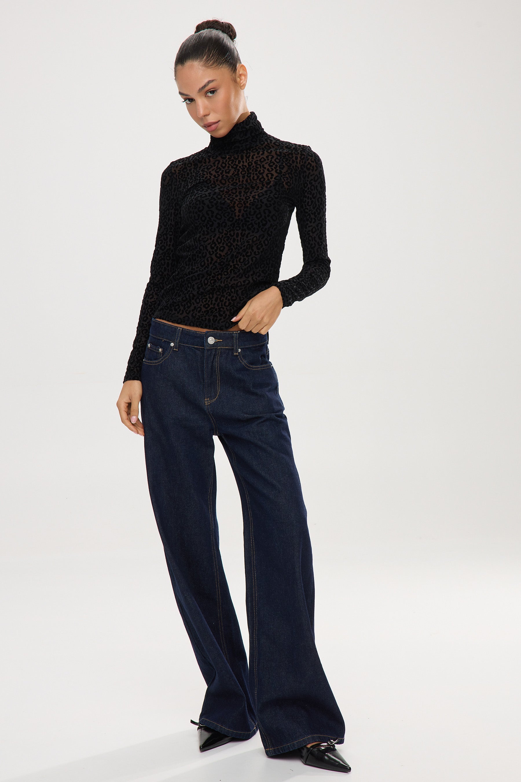 חולצת נויה רזיל