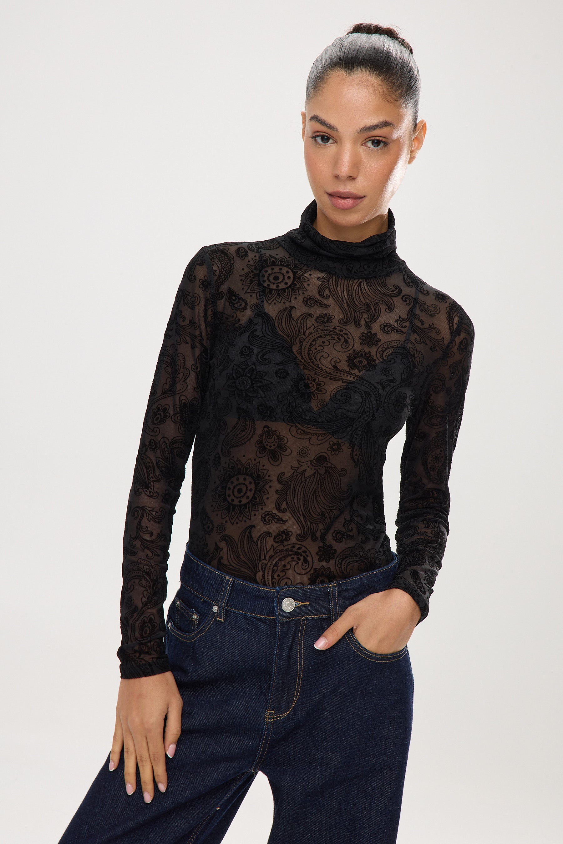 חולצת נויה רזיל