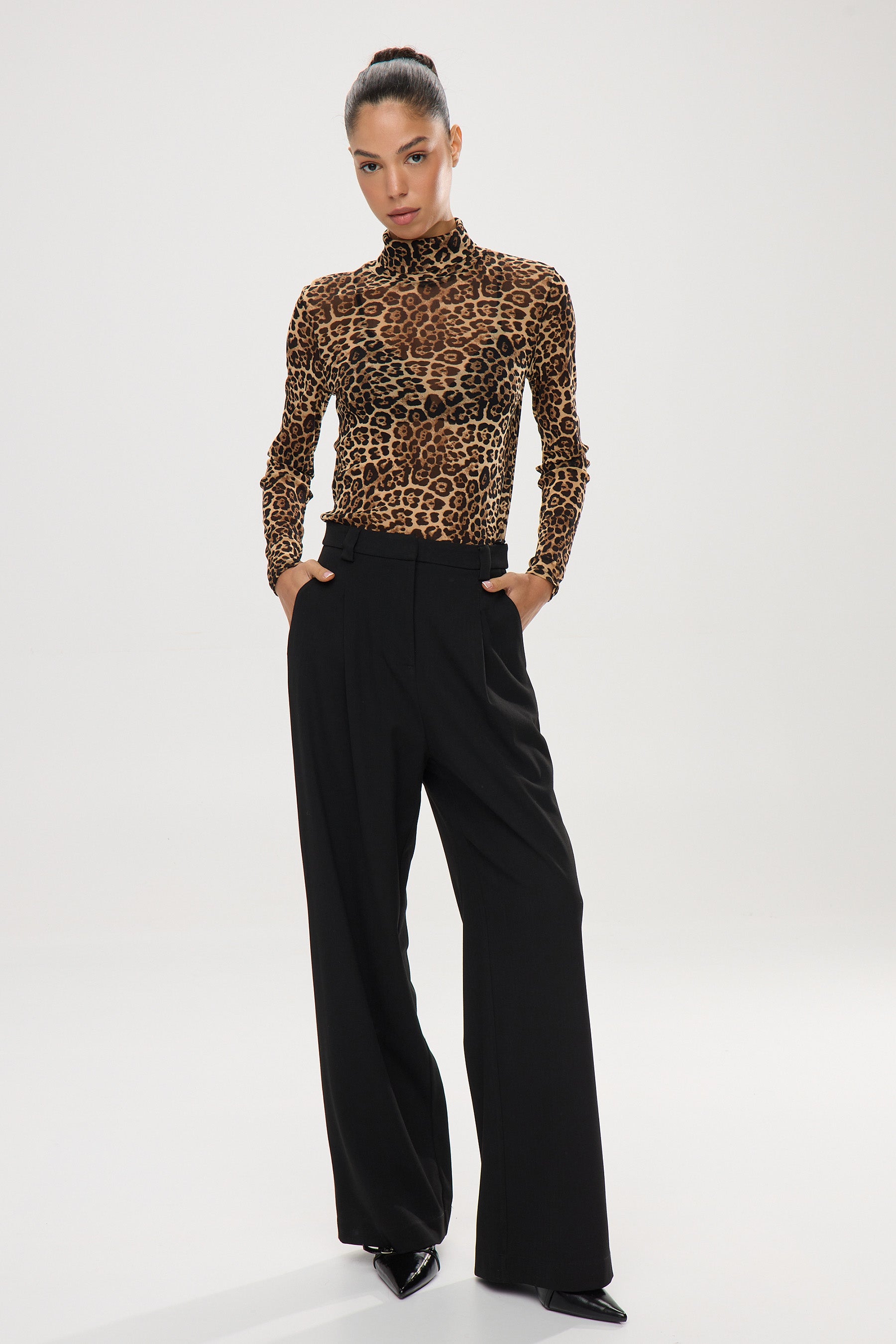 חולצת נויה רזיל