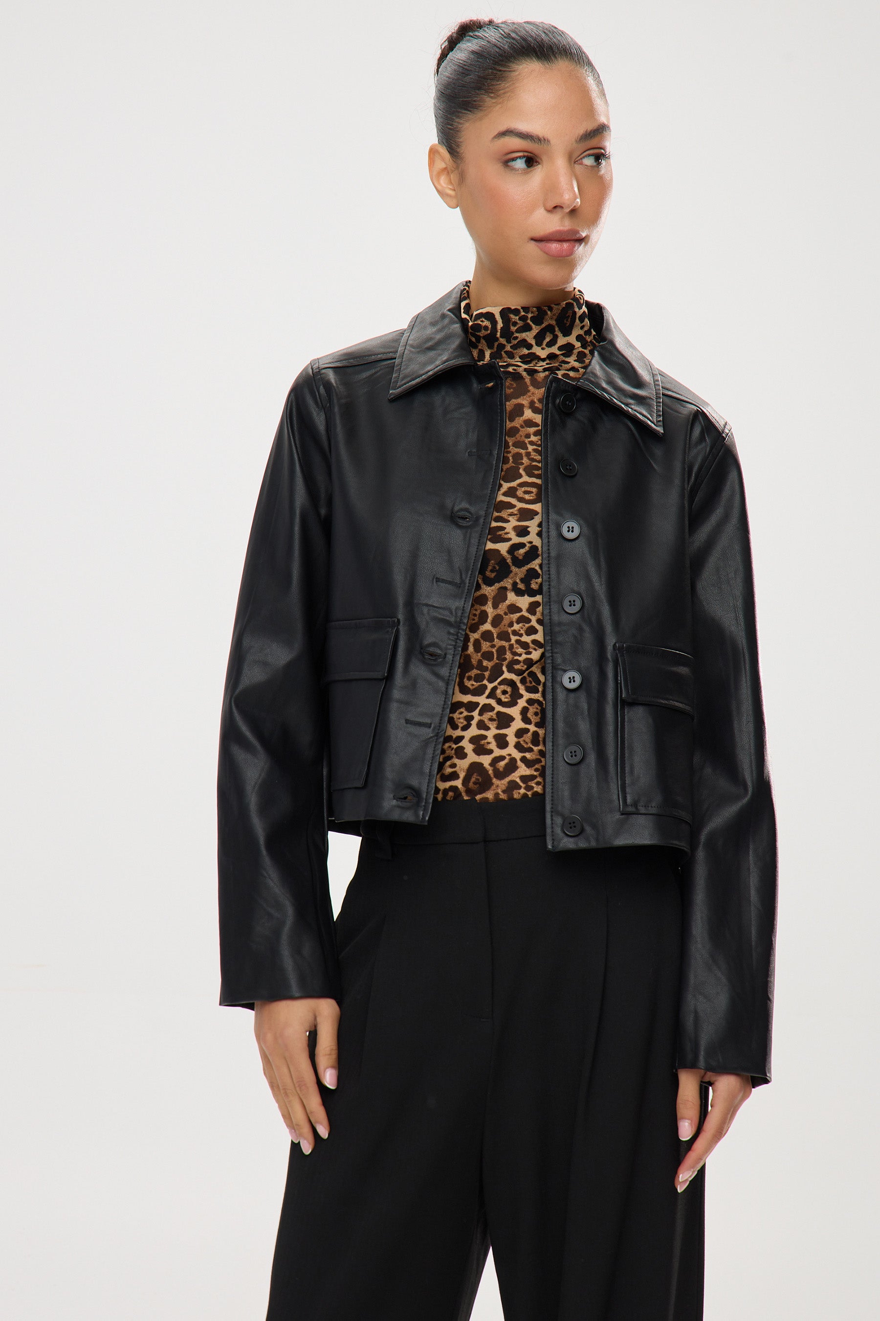 ג'קט פי-יו קרופ עם תיקתקים