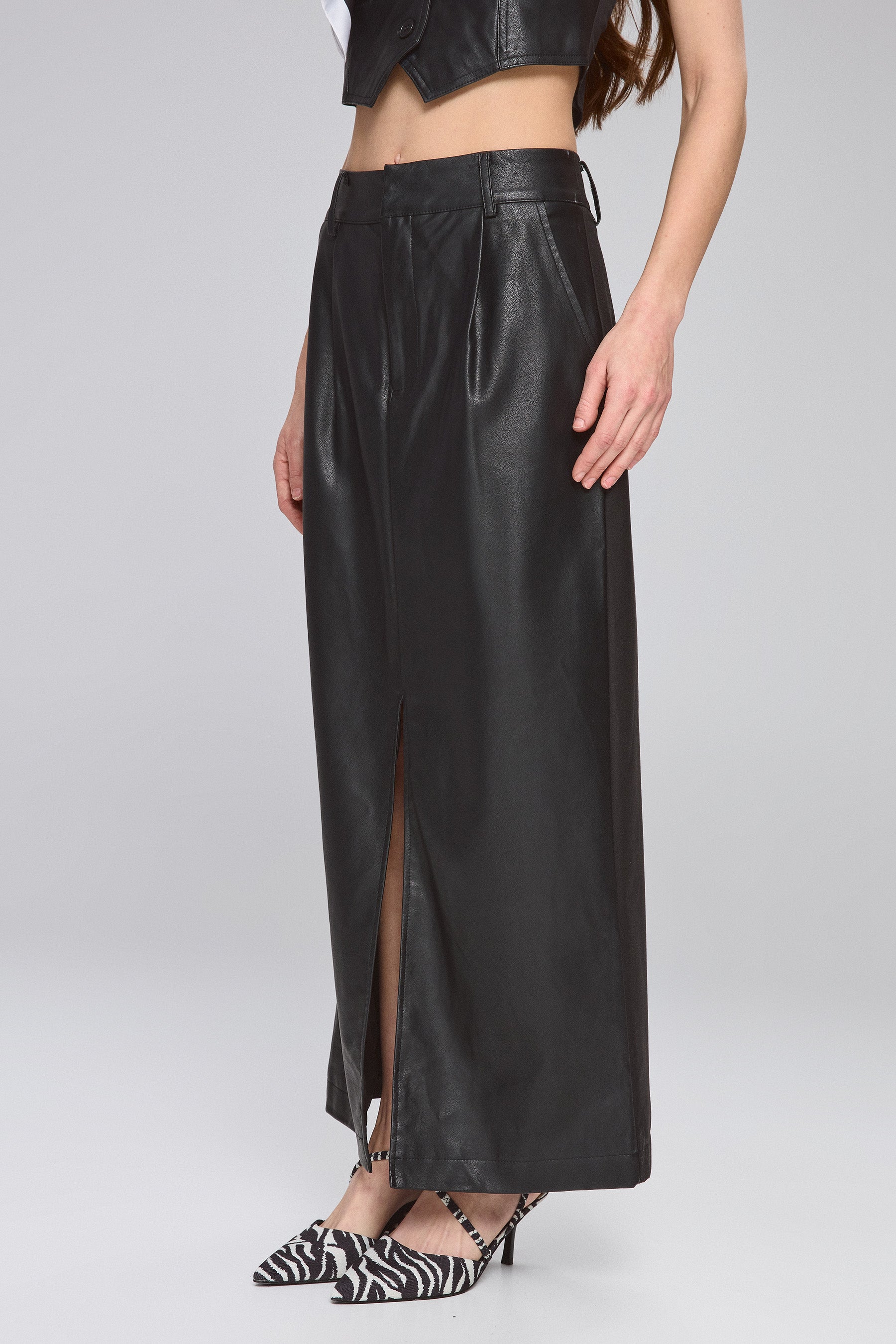 חצאית פי-יו שילוב עם קפלונים סט