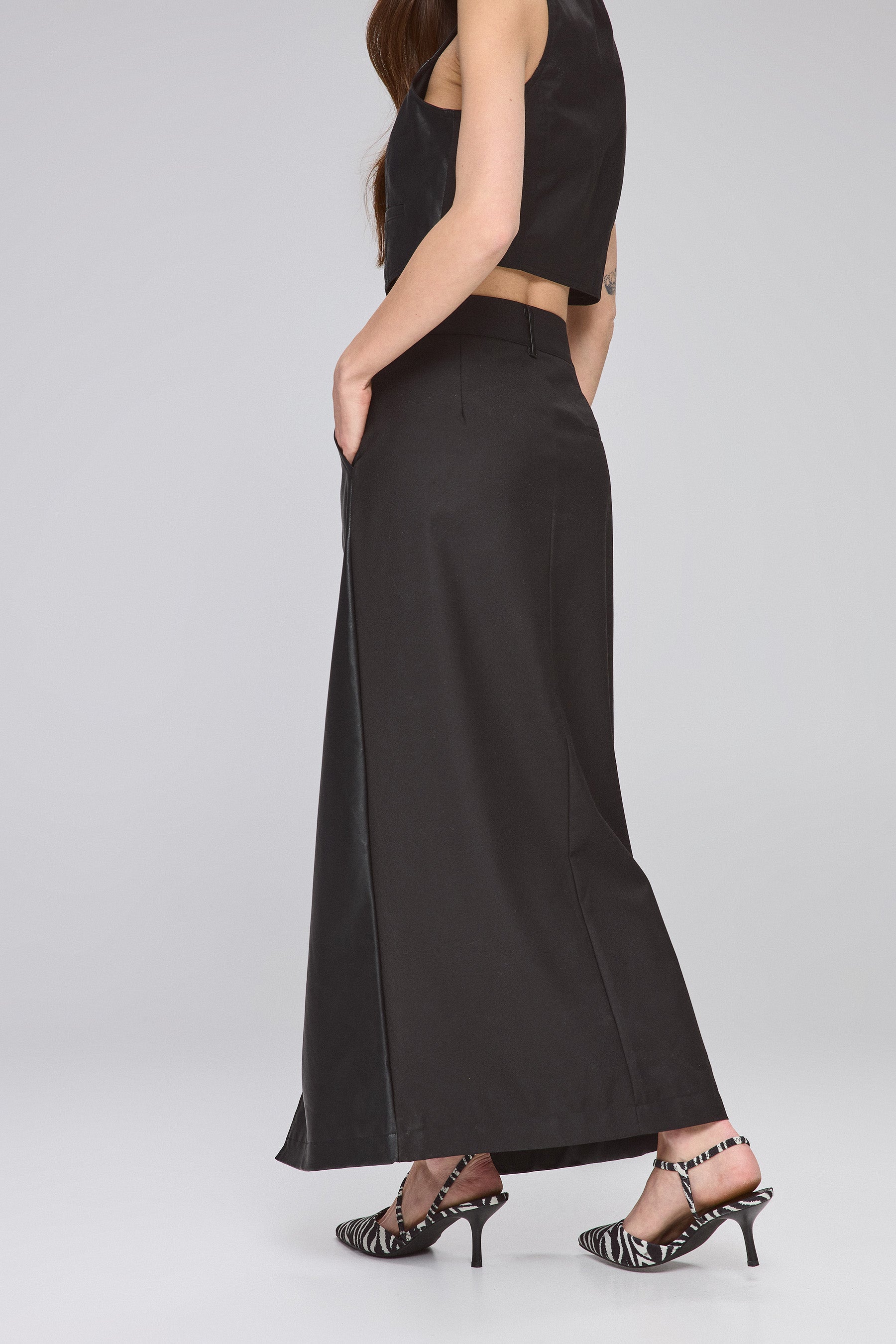 חצאית פי-יו שילוב עם קפלונים סט