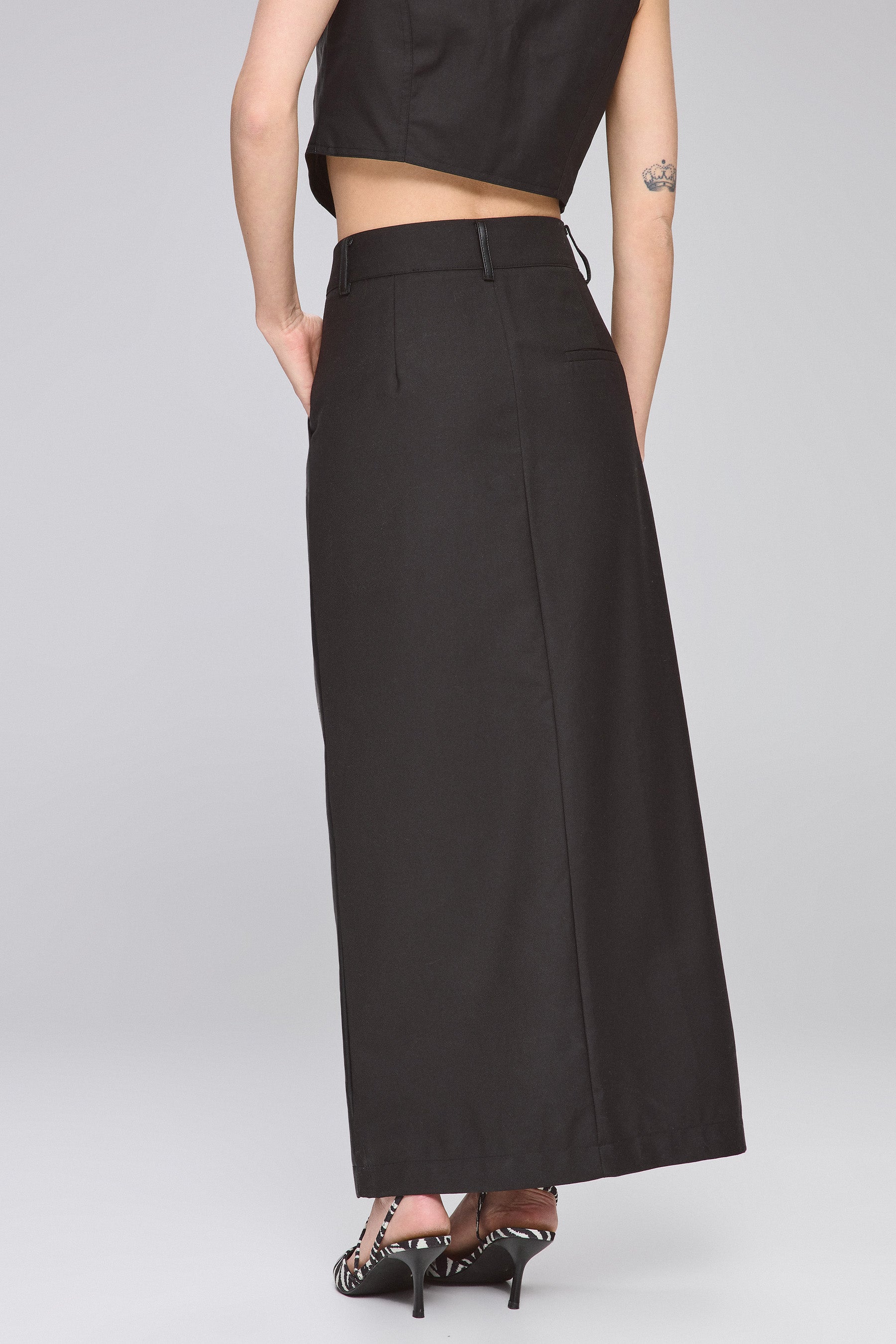 חצאית פי-יו שילוב עם קפלונים סט