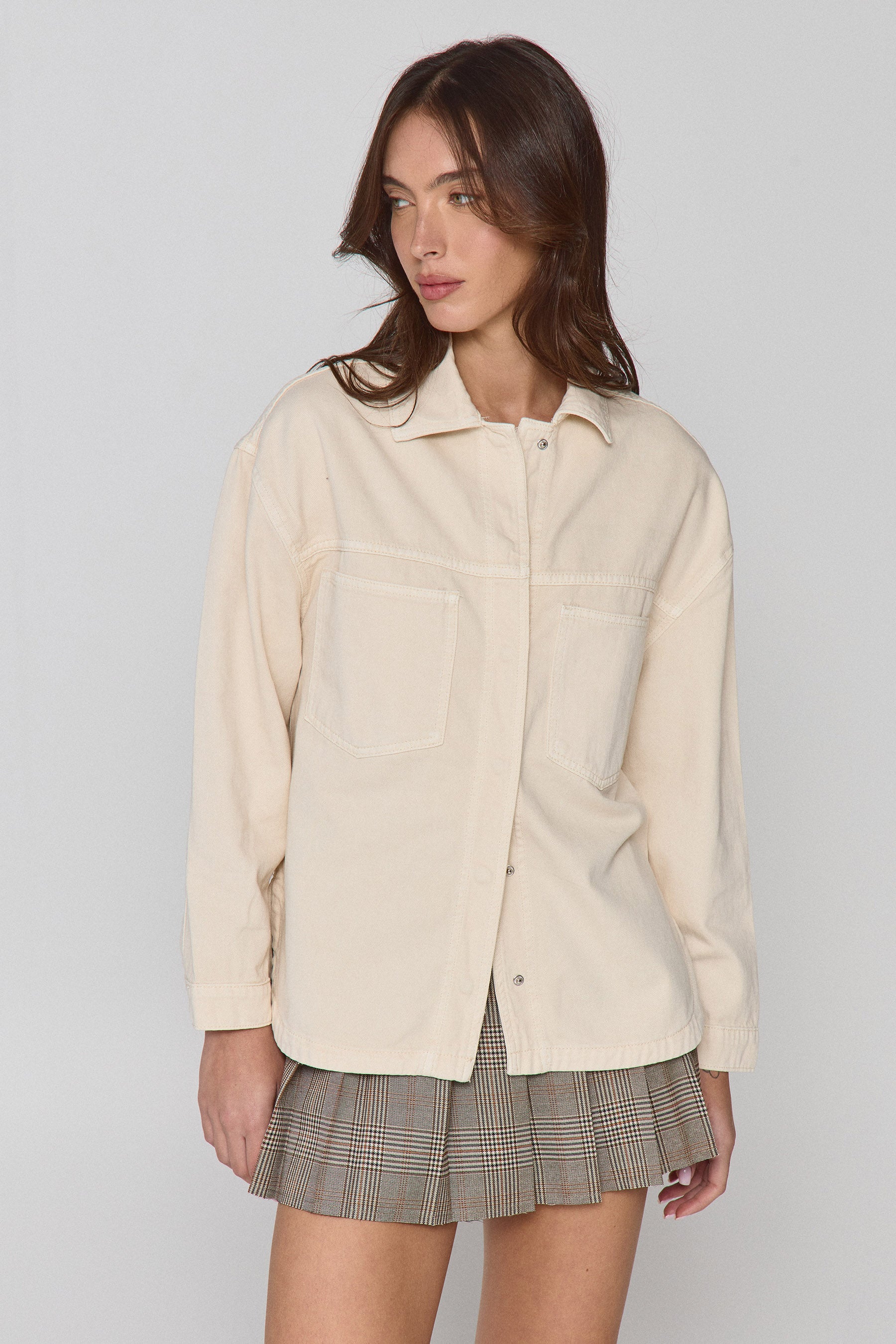 אוברשירט נלי