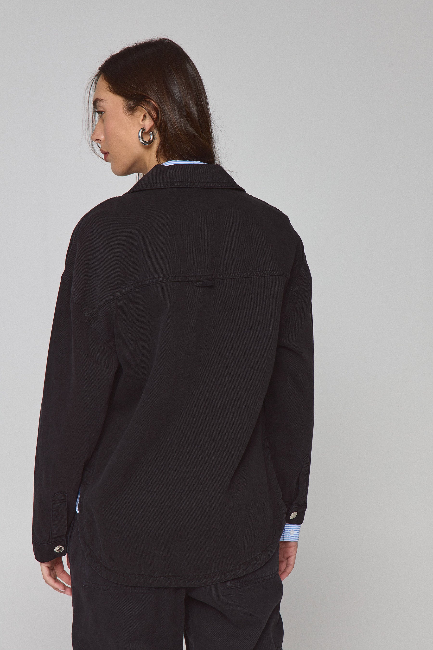 אוברשירט נלי