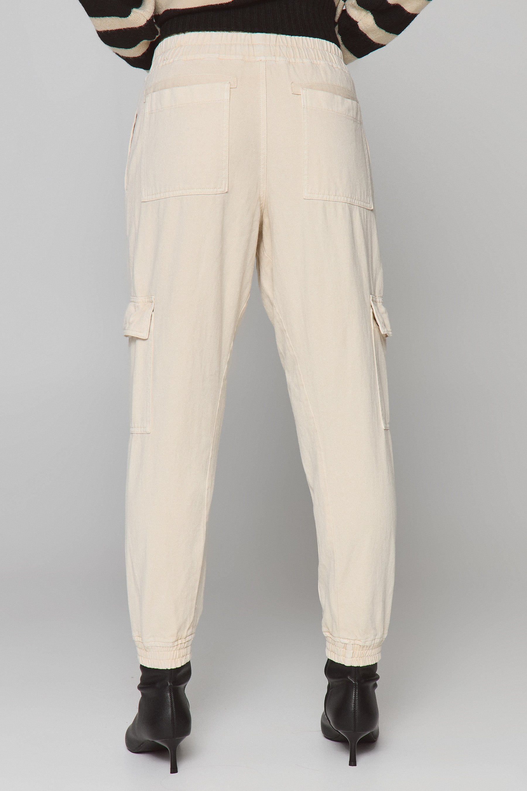 דגמח דריל נלי