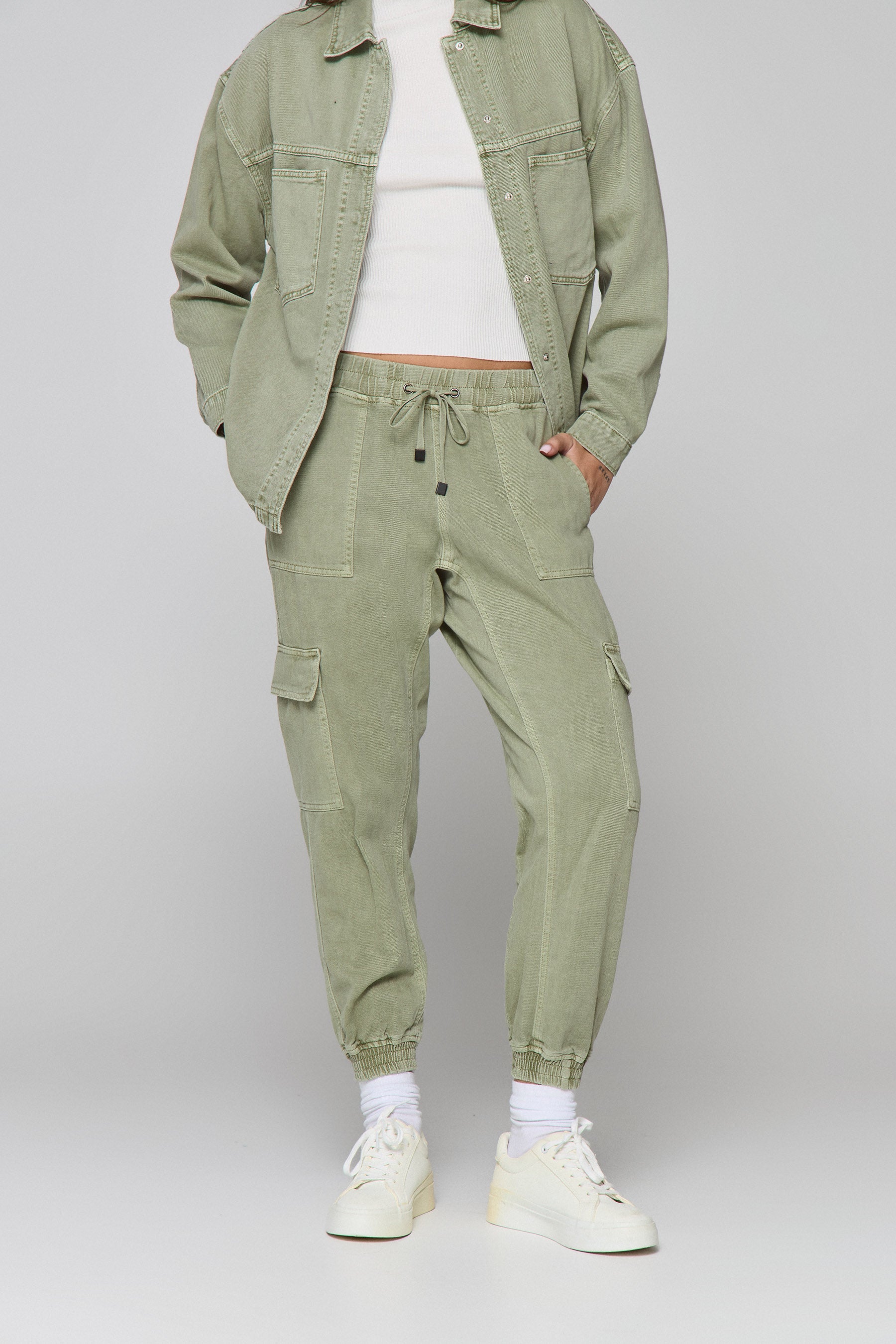 דגמח דריל נלי