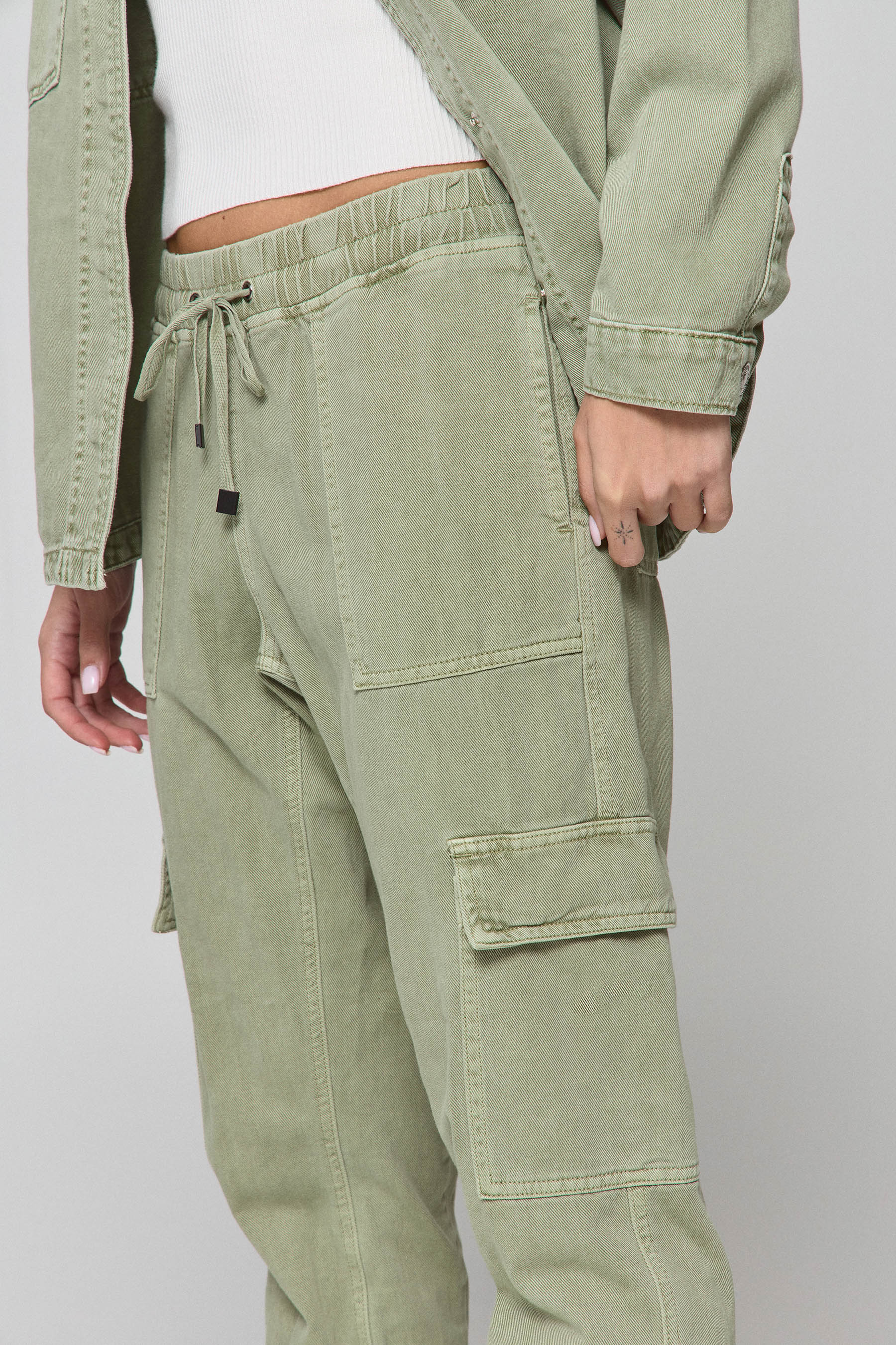 דגמח דריל נלי