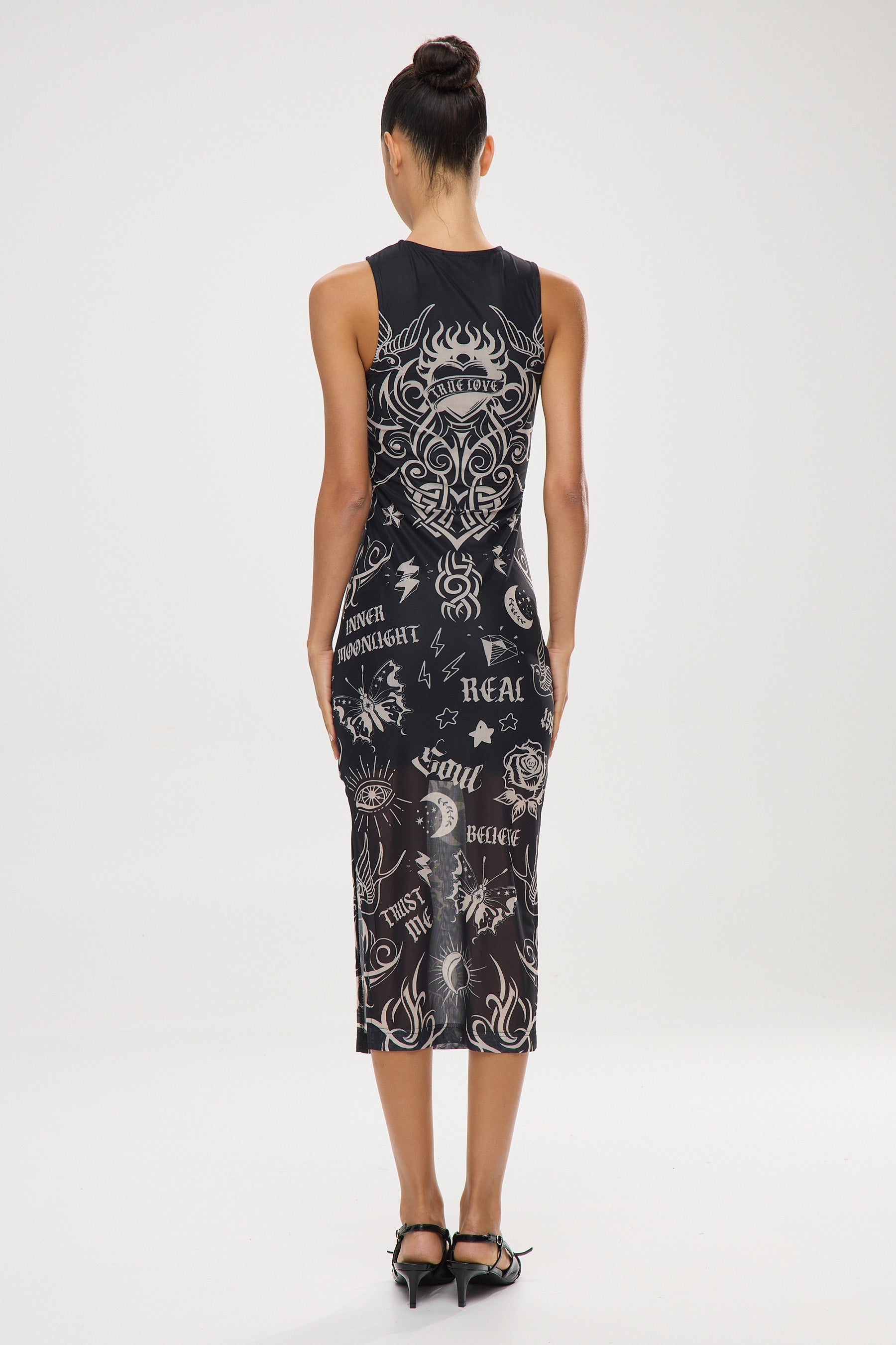 שמלת גופייה קעקועים